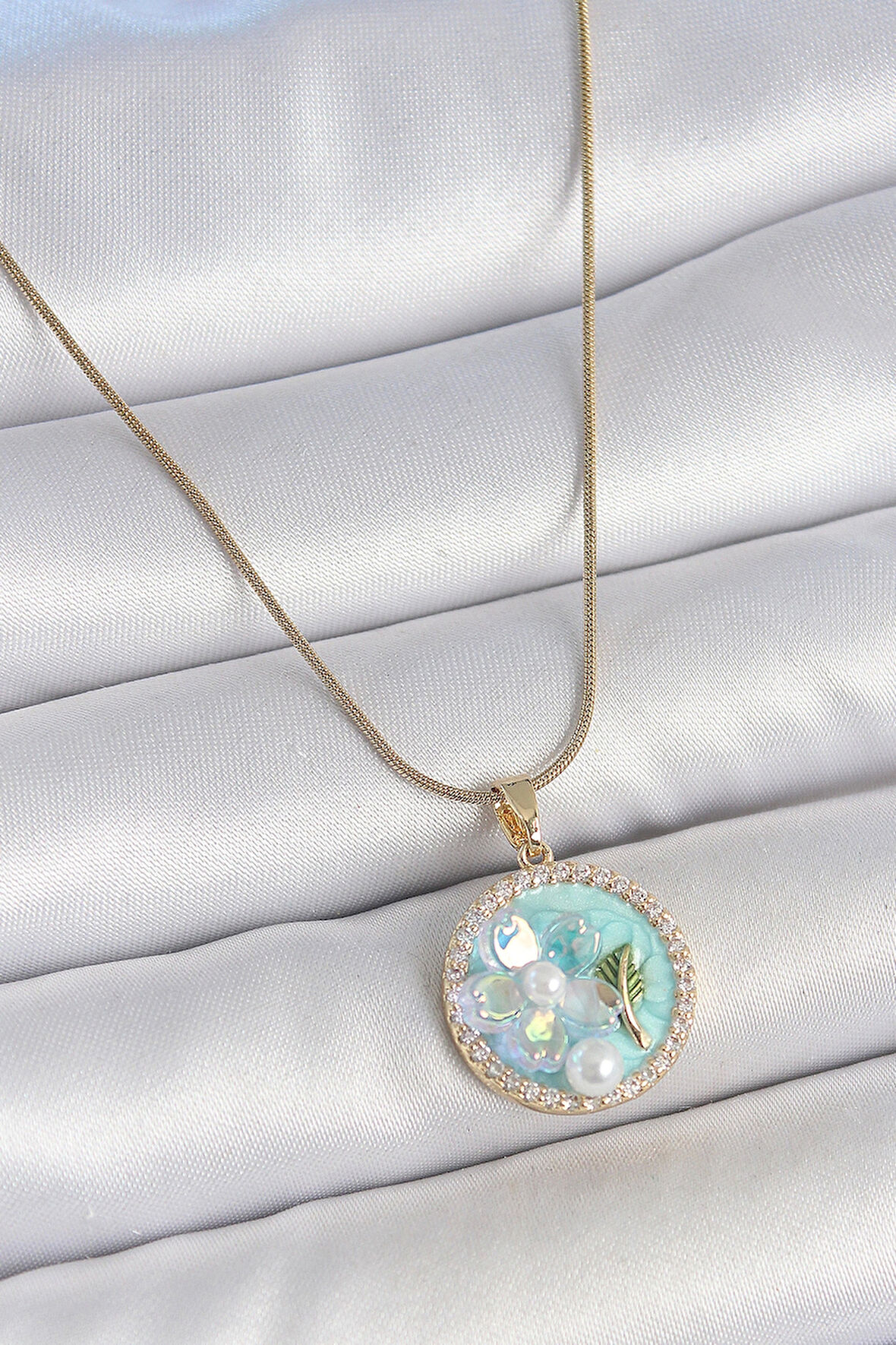 316L Çelik Gold Renk Zincir Zirkon Taş Detaylı Mavi Mineli Çiçek İşlemeli İnci Detay Kadın Kolye