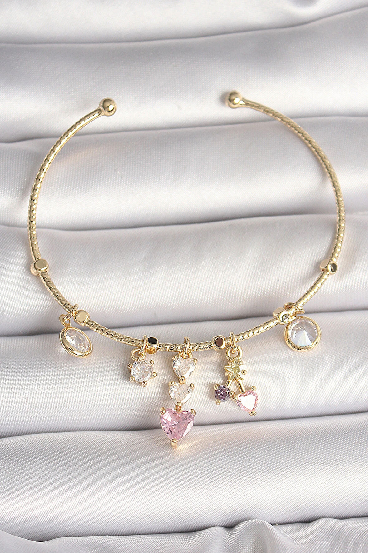 Pirinç Gold Renk Sallantı Zirkon Taşlı Kalp Figür Pembe Kalp Detay Charm Kadın Bileklik