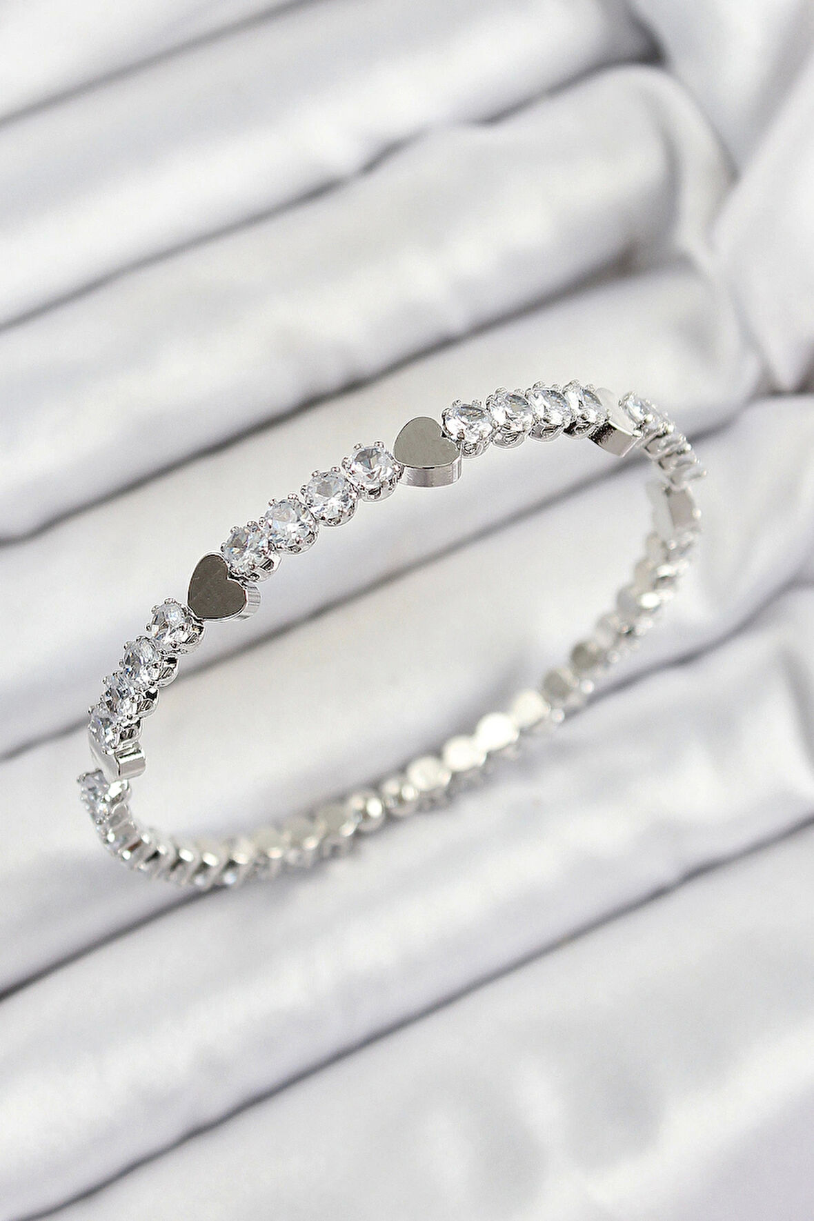 Pirinç Zirkon Taşlı Kalp Model Gümüş Renk Yaylı Kadın Bileklik