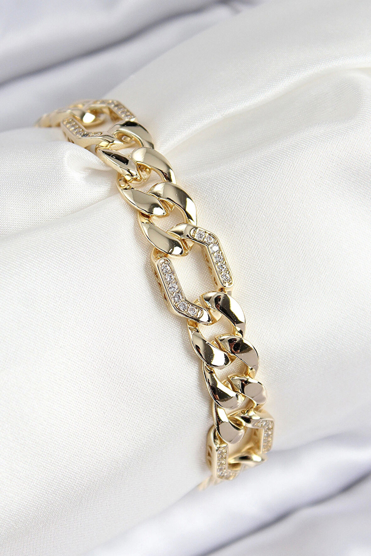 VIP Pirinç Zirkon Taşlı Parçalı Zincir Model Gold Renk Kadın Bileklik