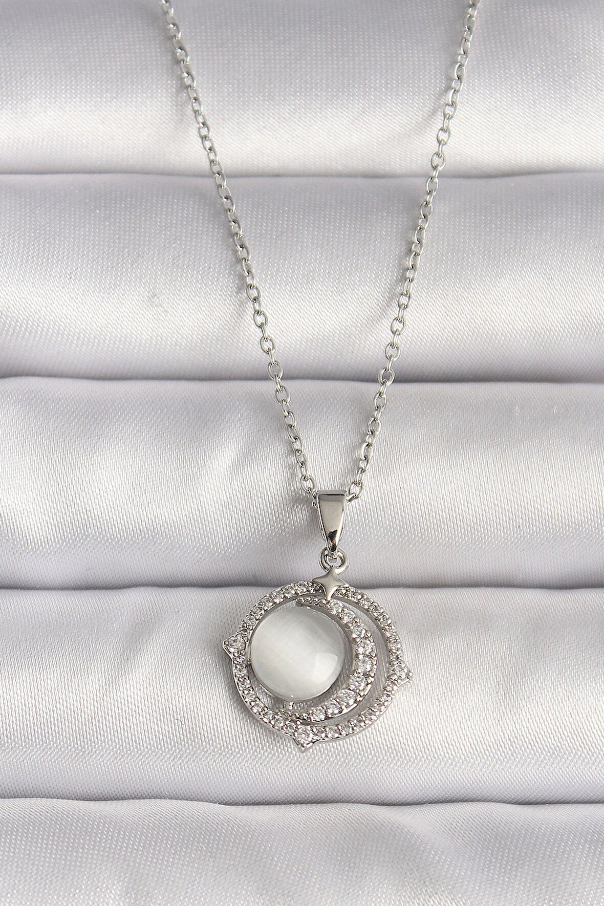 316L Çelik Gümüş Renk Zirkon Taşlı Beyaz Sedefli Hilal Model Kadın Kolye
