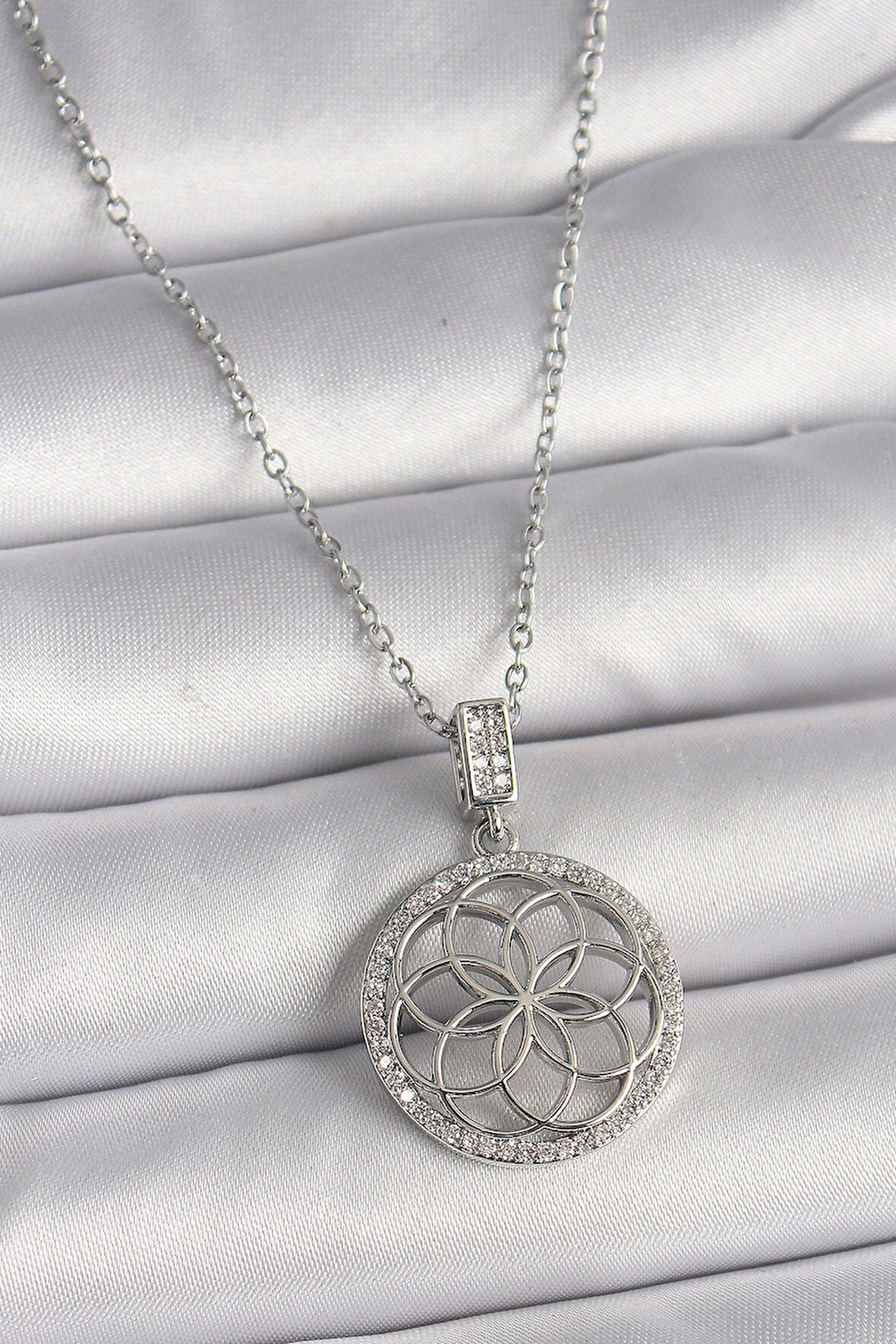 316L Çelik Gümüş Renk Zincir Zirkon Taşlı Lotus Model Kadın Kolye