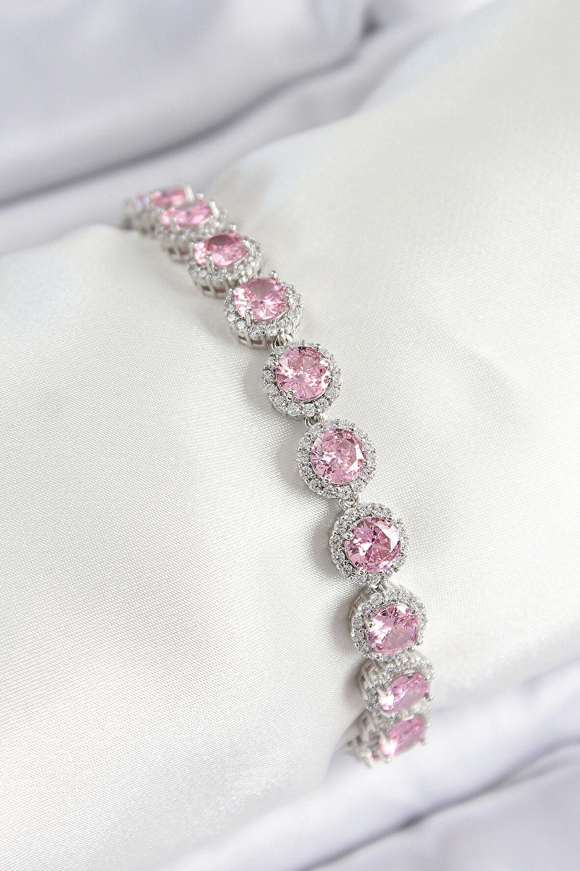 Pirinç Pembe Zirkon Taşlı Daire Baget Model Gümüş Renk VIP Seri Kadın Bileklik