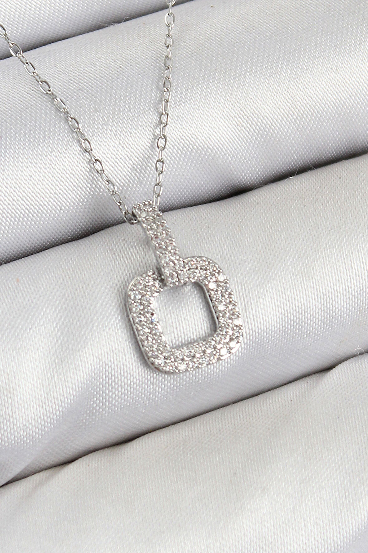 Pirinç Zirkon Taşlı Kare Model Gümüş Renk Kadın Kolye