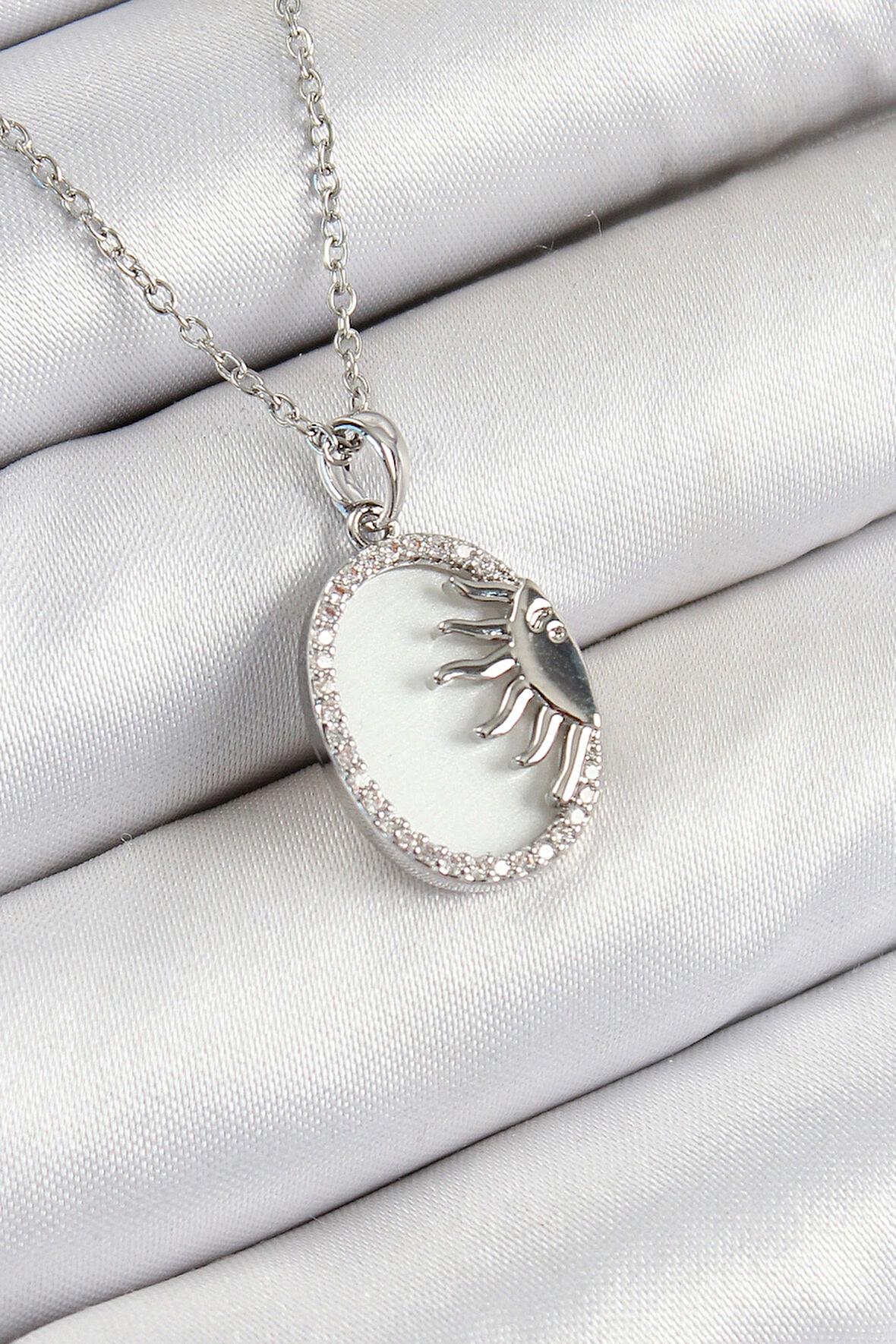 316L Çelik Zirkon Taşlı Yarım Güneş Model Gümüş Renk Kadın Kolye