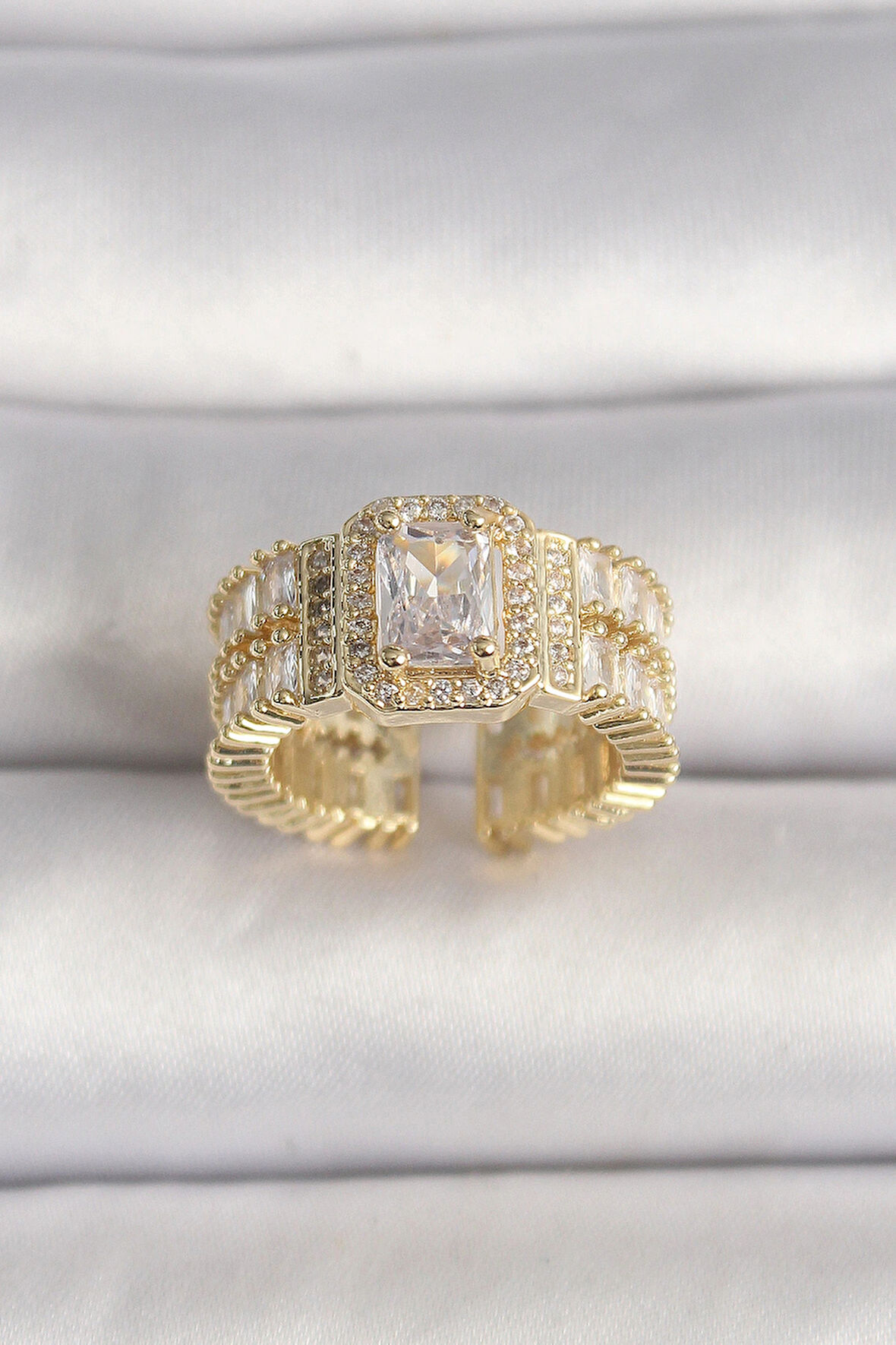 Pirinç Gold Renk Ayarlanabilir Baget Zirkon Taş Model Kadın Yüzük