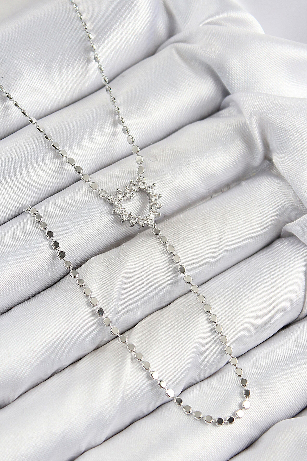 Pirinç Zirkon Taşlı Ezme Zincirli Kalp Model Gümüş Renk Y Kolye