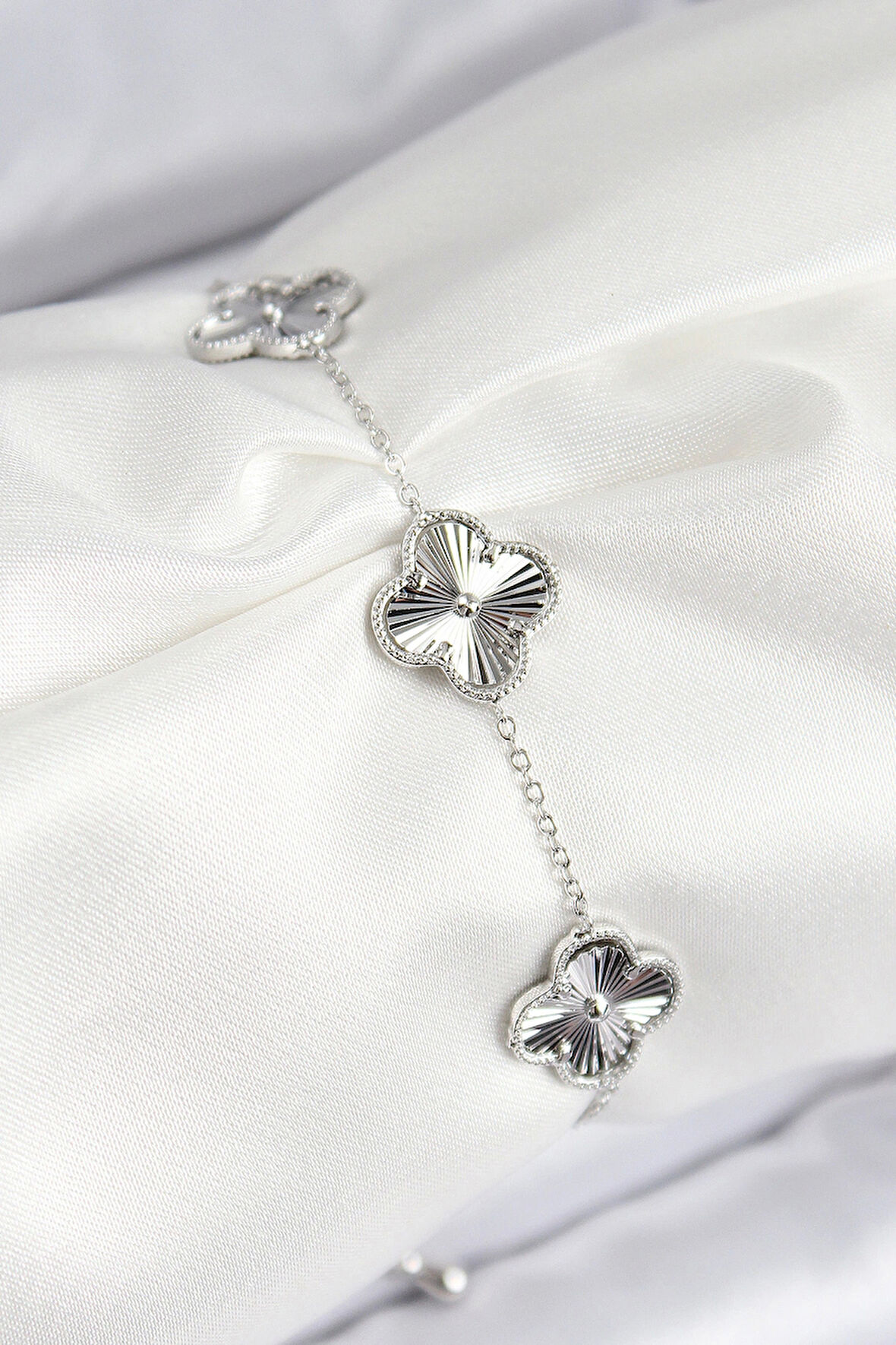 VIP Pirinç Yonca Model Gümüş Renk Kadın Bileklik