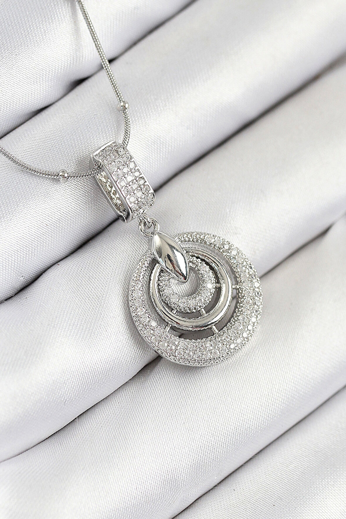 316L Çelik Zirkon Taşlı Çember Model Gümüş Renk Kadın Kolye