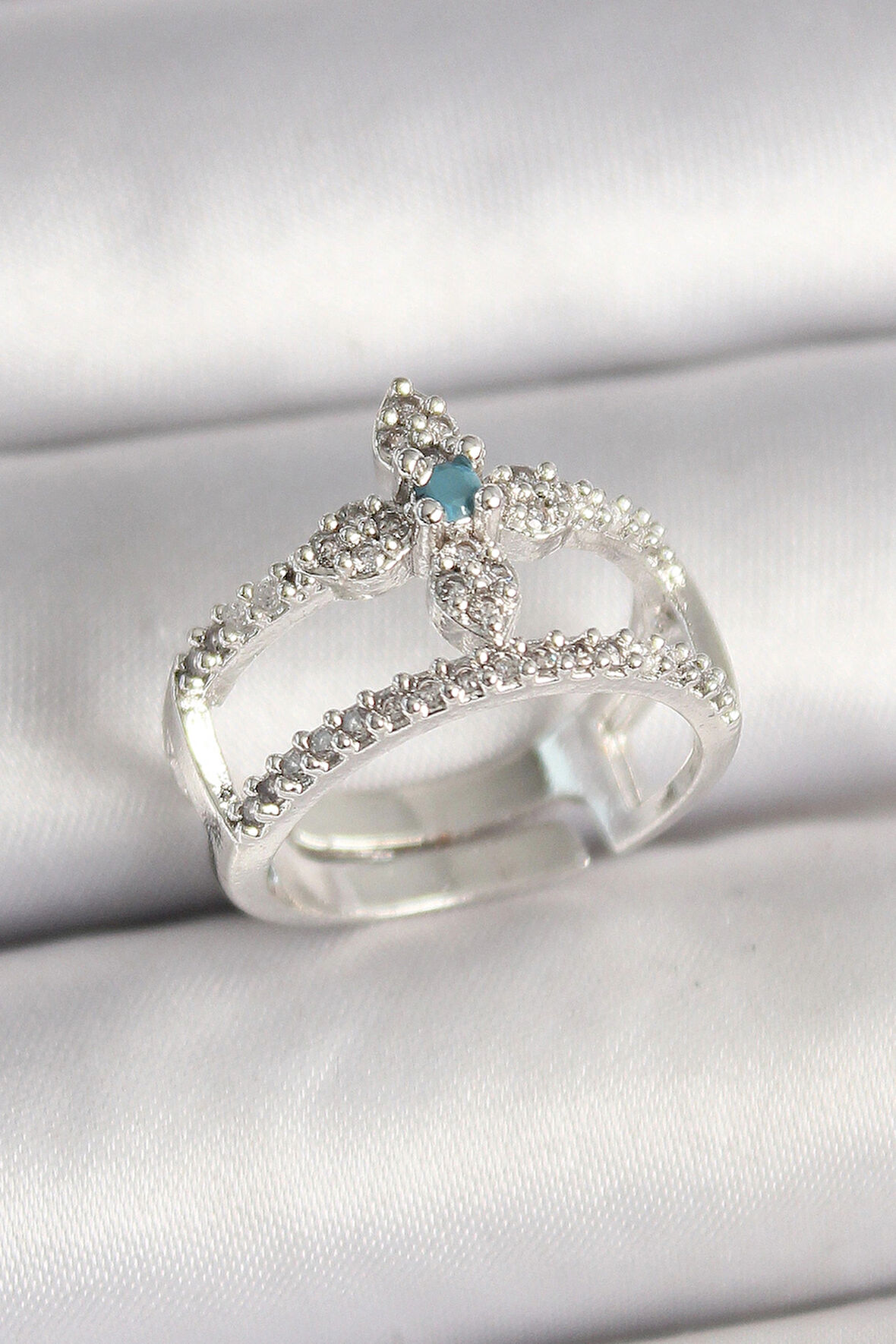 Pirinç Gümüş Renk Zirkon Taşlı Ayarlanabilir Model Kadın Yüzük