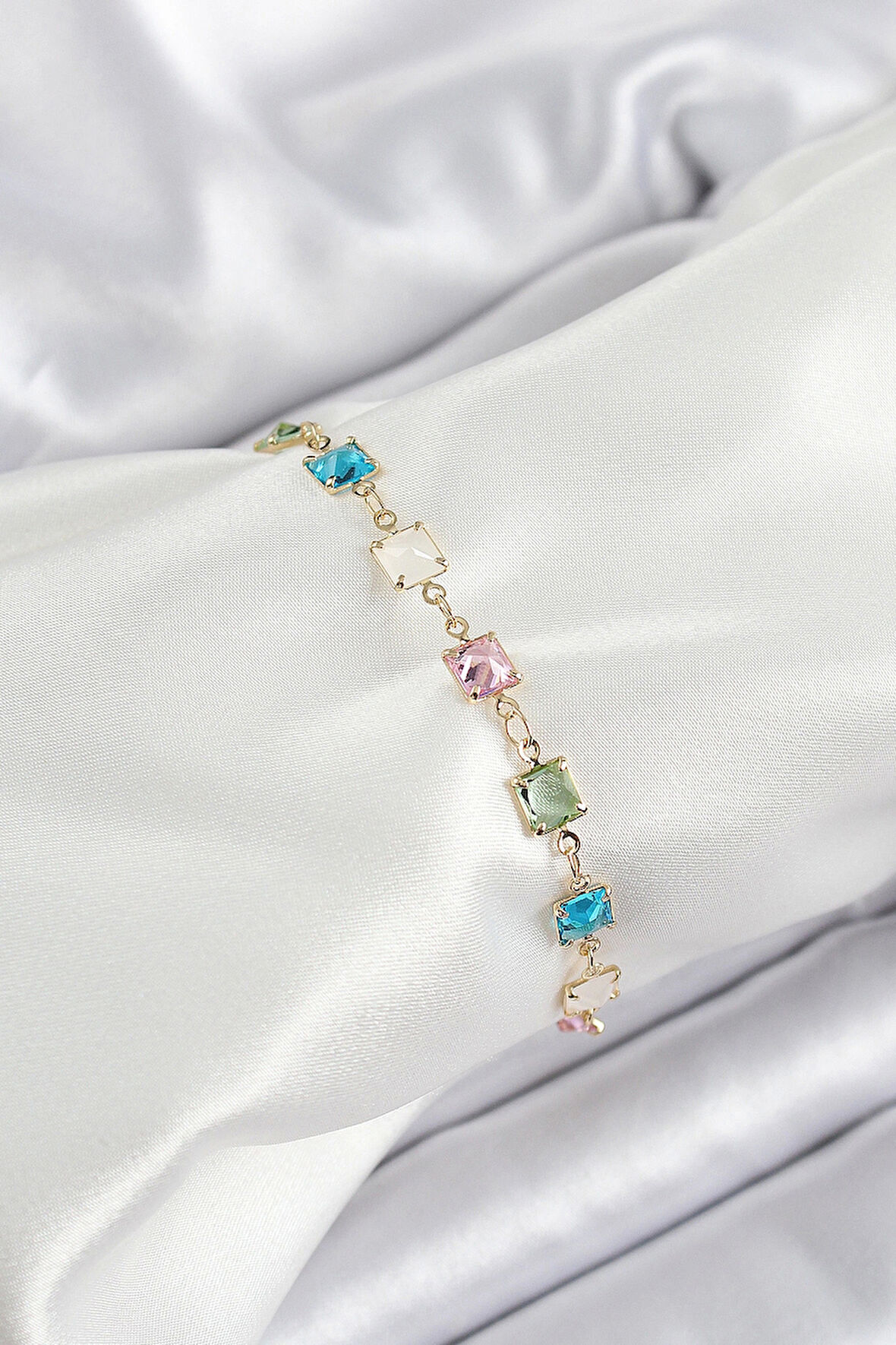 Pirinç Gold Renk Karışık Renk Kare Zirkon Taşlı Kadın Bileklik