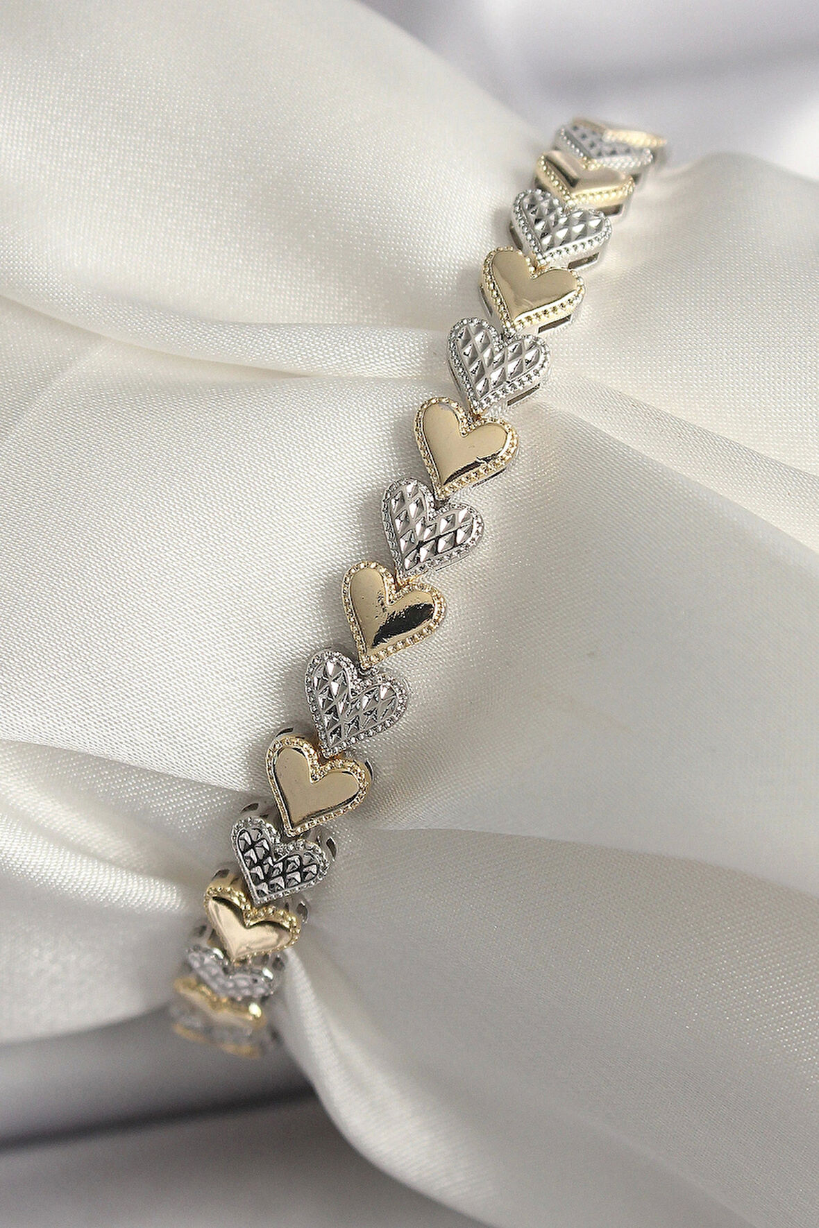 Pirinç Mix Renk Zirkon Taşlı Kalp Model VIP Seri Kadın Bileklik