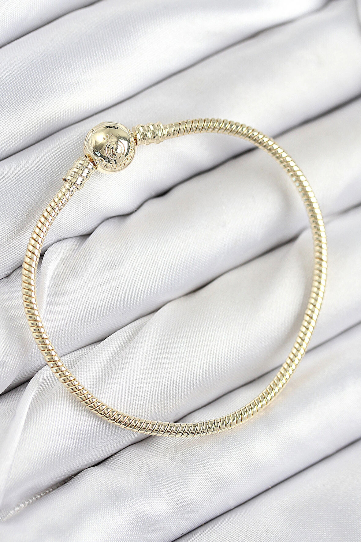 Pirinç Charm Topcuk Model Gold Renk Kadın Bileklik