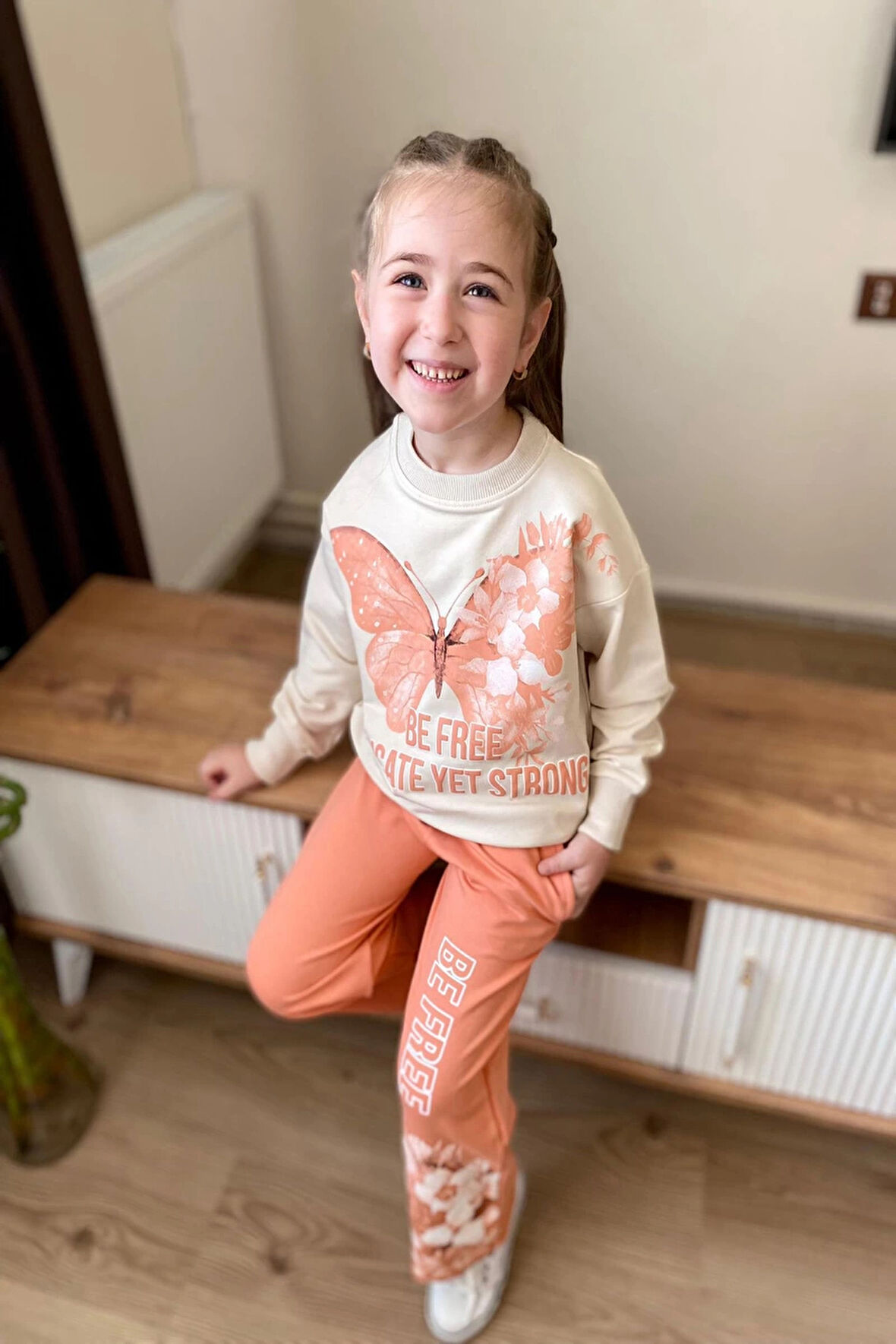 Kelebek Desenli Turuncu Renk Kız Çocuk Takım