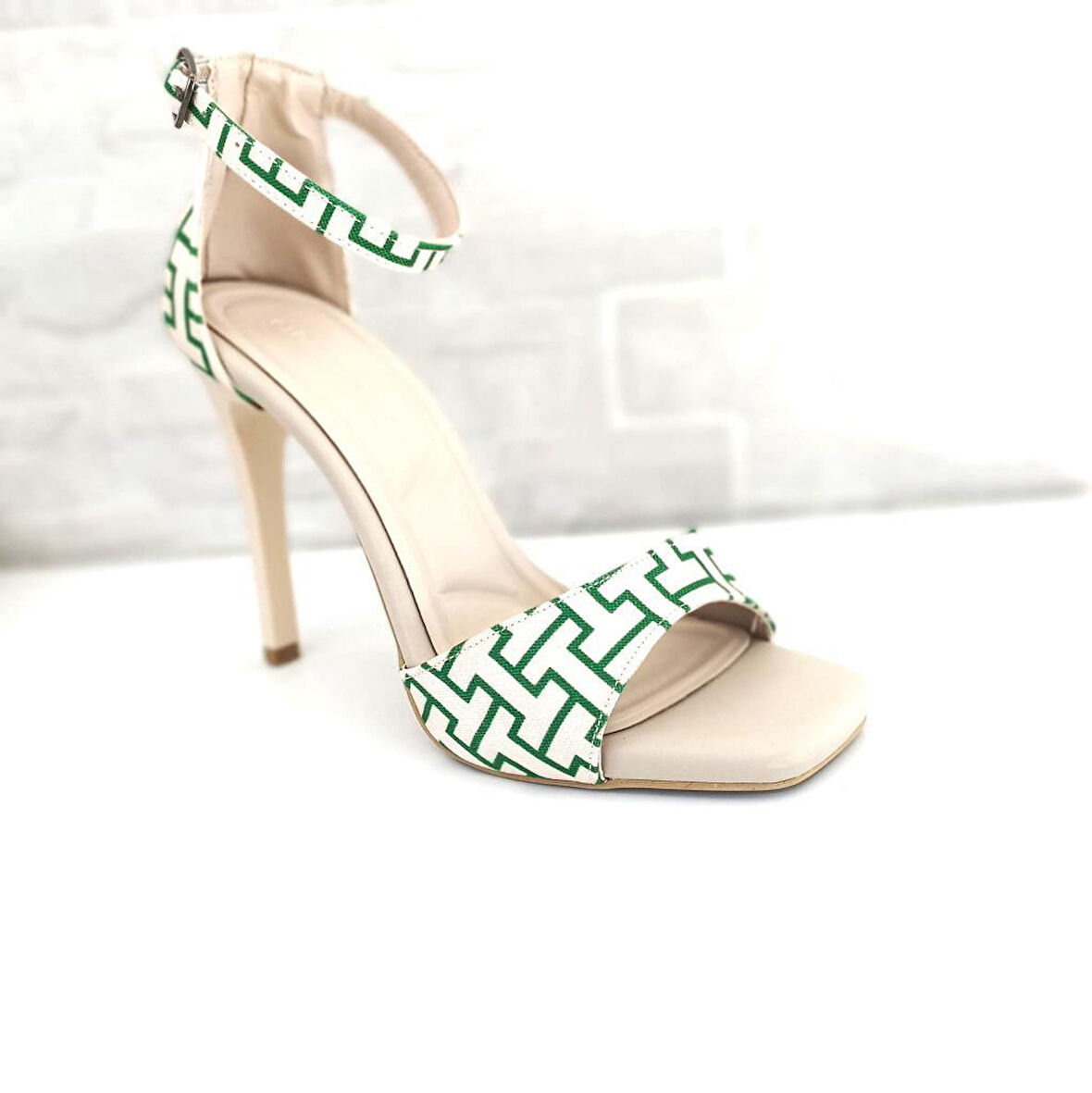 Kadın İnce Topuklu Abiye Ayakkabı  Yeni Sezon İnce Bantlı 10 cm Siyah  Yeşil