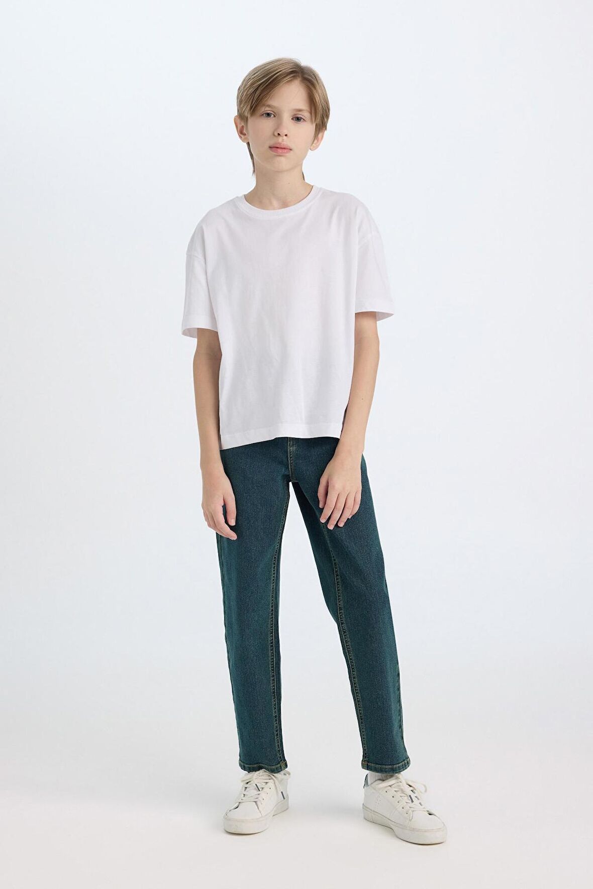 DeFacto Erkek Çocuk Straight Fit Düz Paça Cepli Basic Düz Jean Pantolon C3697A824WNNM41