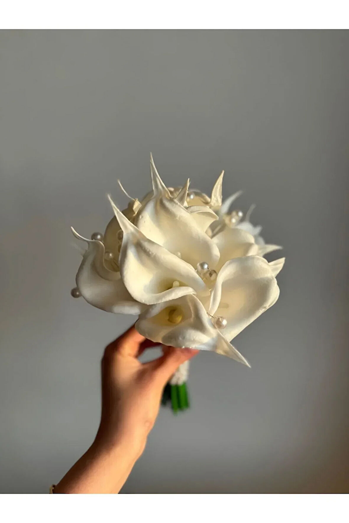 Zambak ve incili gelin çiçeği