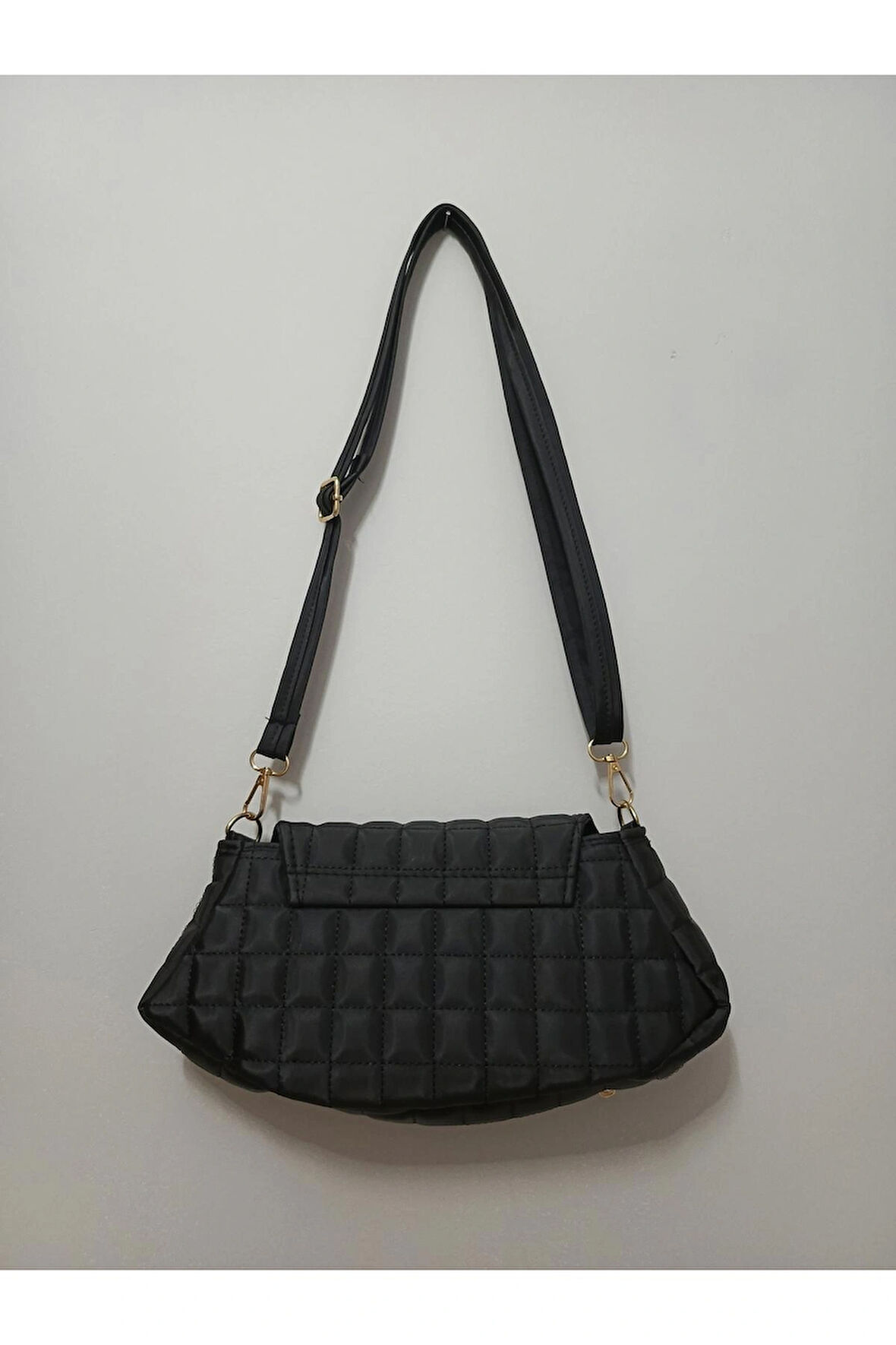 Şık Ve Pratik Siyah Kapitone Çanta