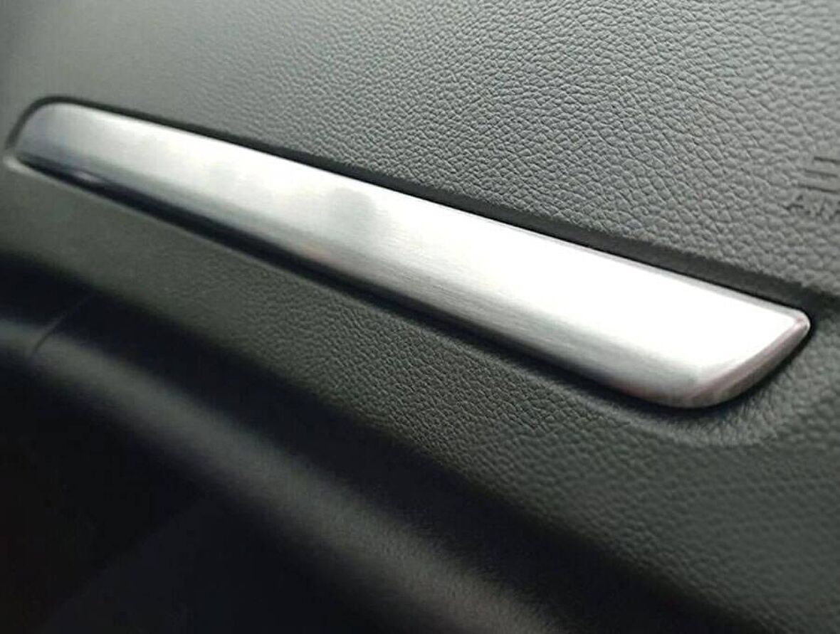 Renault Megane 4 HB Krom Ön Konsol Çıtası 2016 ve Sonrası