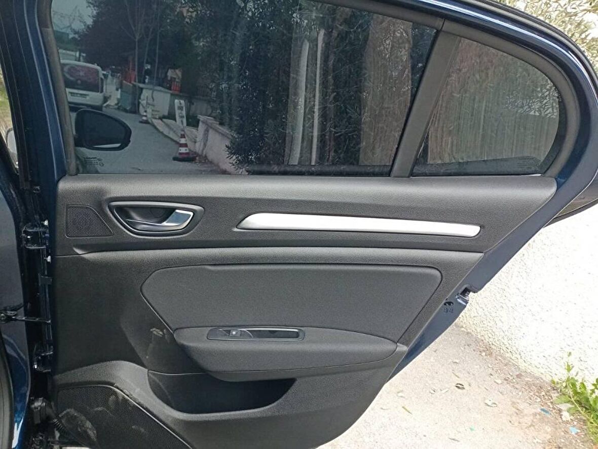 Renault Megane 4 Sedan Krom Kapı İç Çıtası 4 Parça Taşlı 2016-2020 Arası