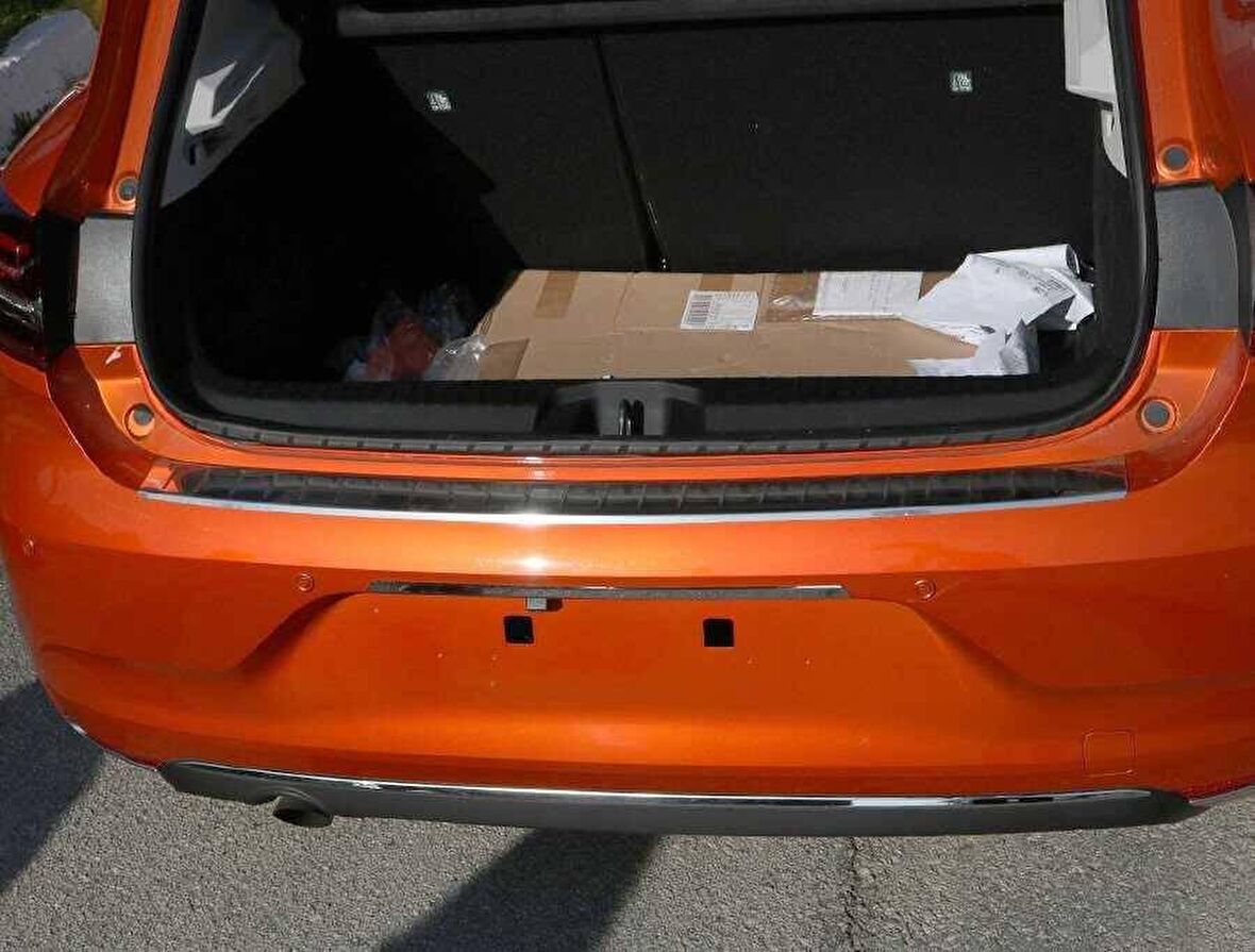 Renault Clio 5 Krom Arka Tampon Eşiği Taşlı 2019 ve Sonrası