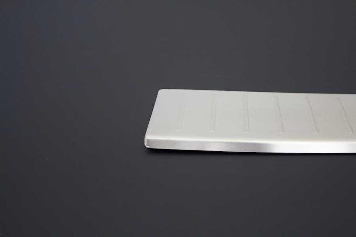 Toyota Auris 2 HB Krom Arka Tampon Eşiği Taşlı 2015-2018 Arası