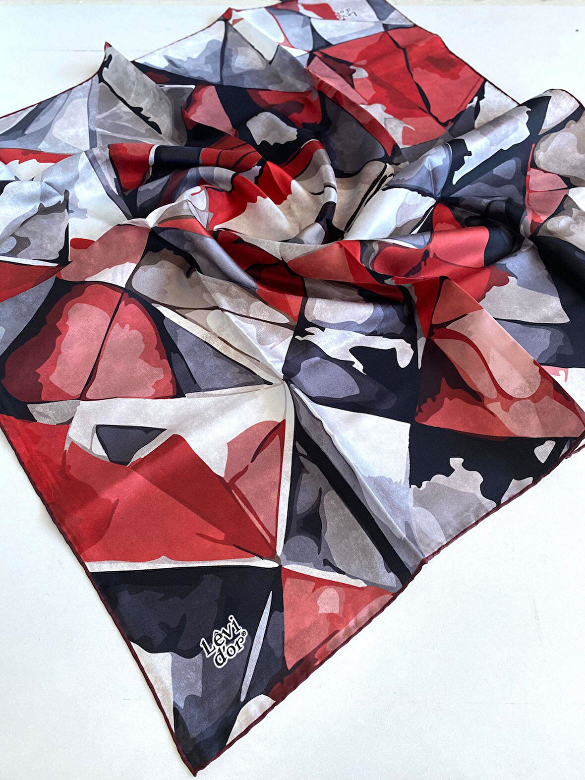 Levidor Tivil Saf İpek Eşarp 49442 Kırmızı Karışık Desen