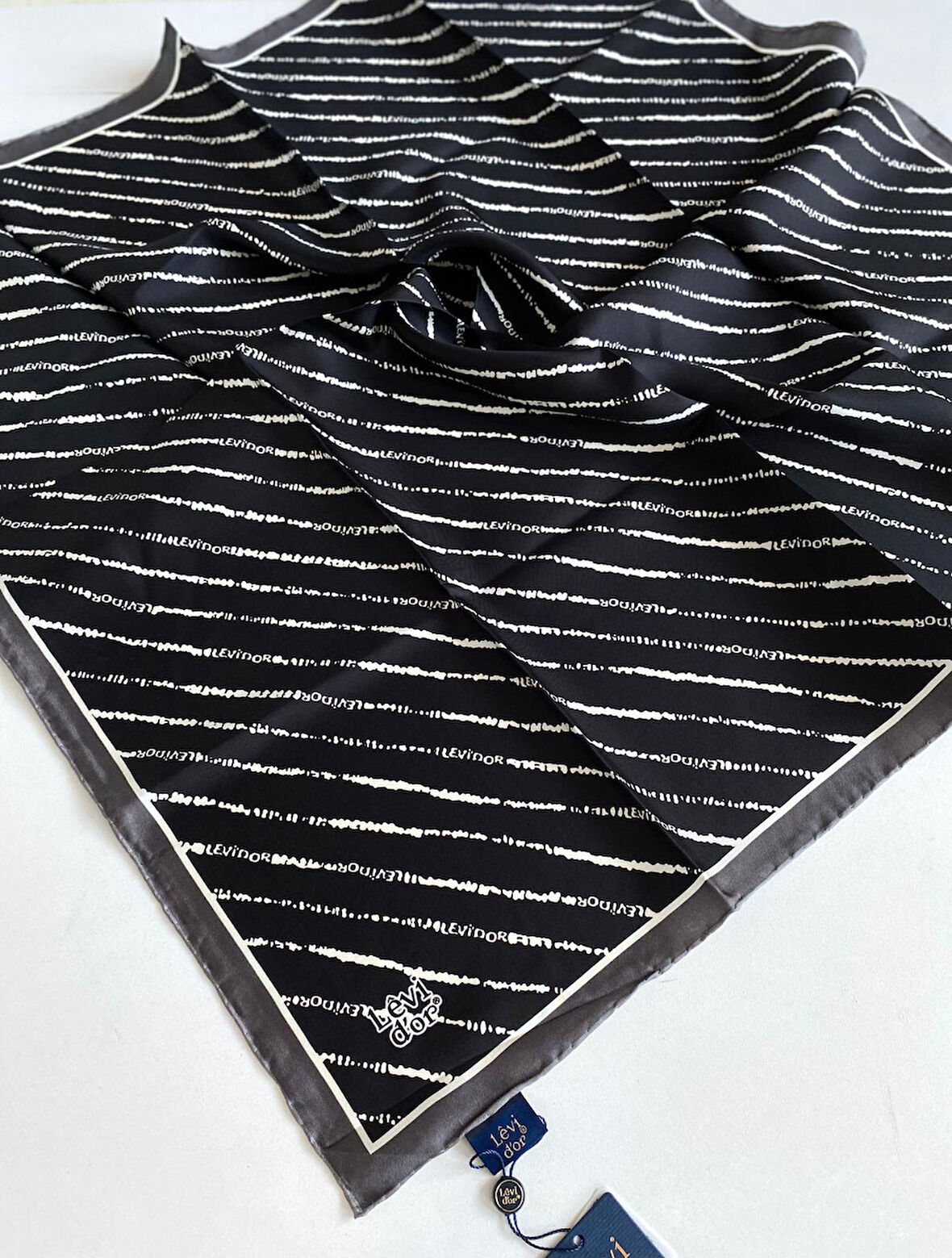 Levidor Tivil Saf İpek Eşarp 49684 Siyah Karışık Desen