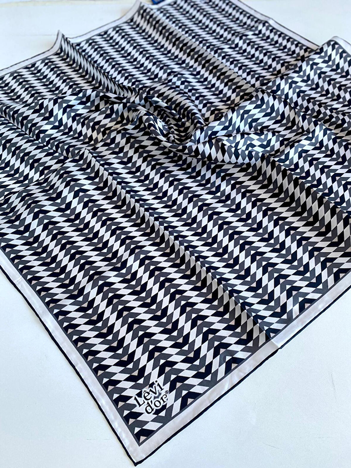 Levidor Tivil İpek Eşarp 47093 Siyah Karışık Desen