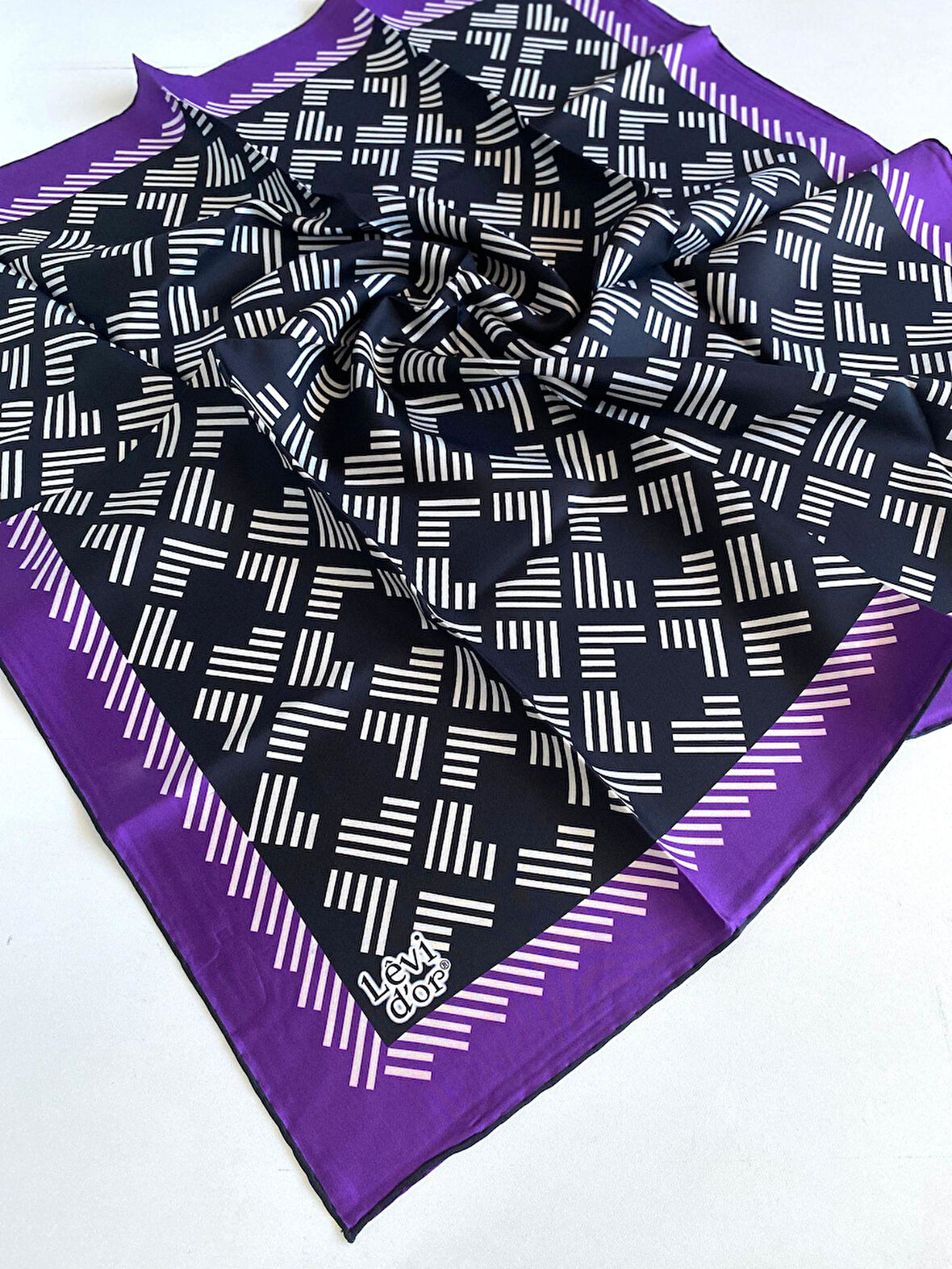 Levidor Tivil Saf İpek Eşarp 49404 Siyah Karışık Desen