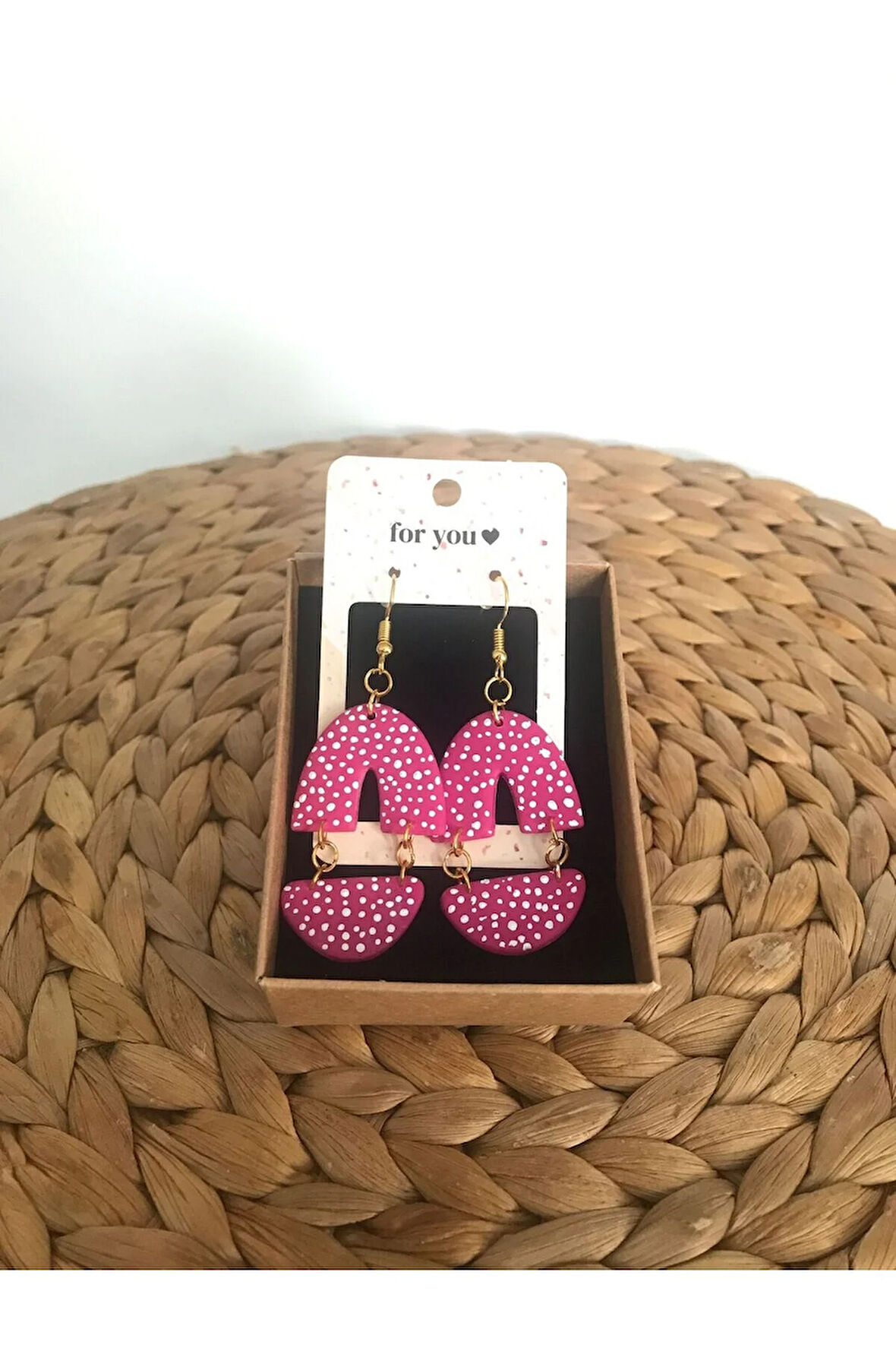 Muffyclay Özel Tasarım, El Yapımı Polimer Kil Puantiyeli Pembe Sallantılı Küpe
