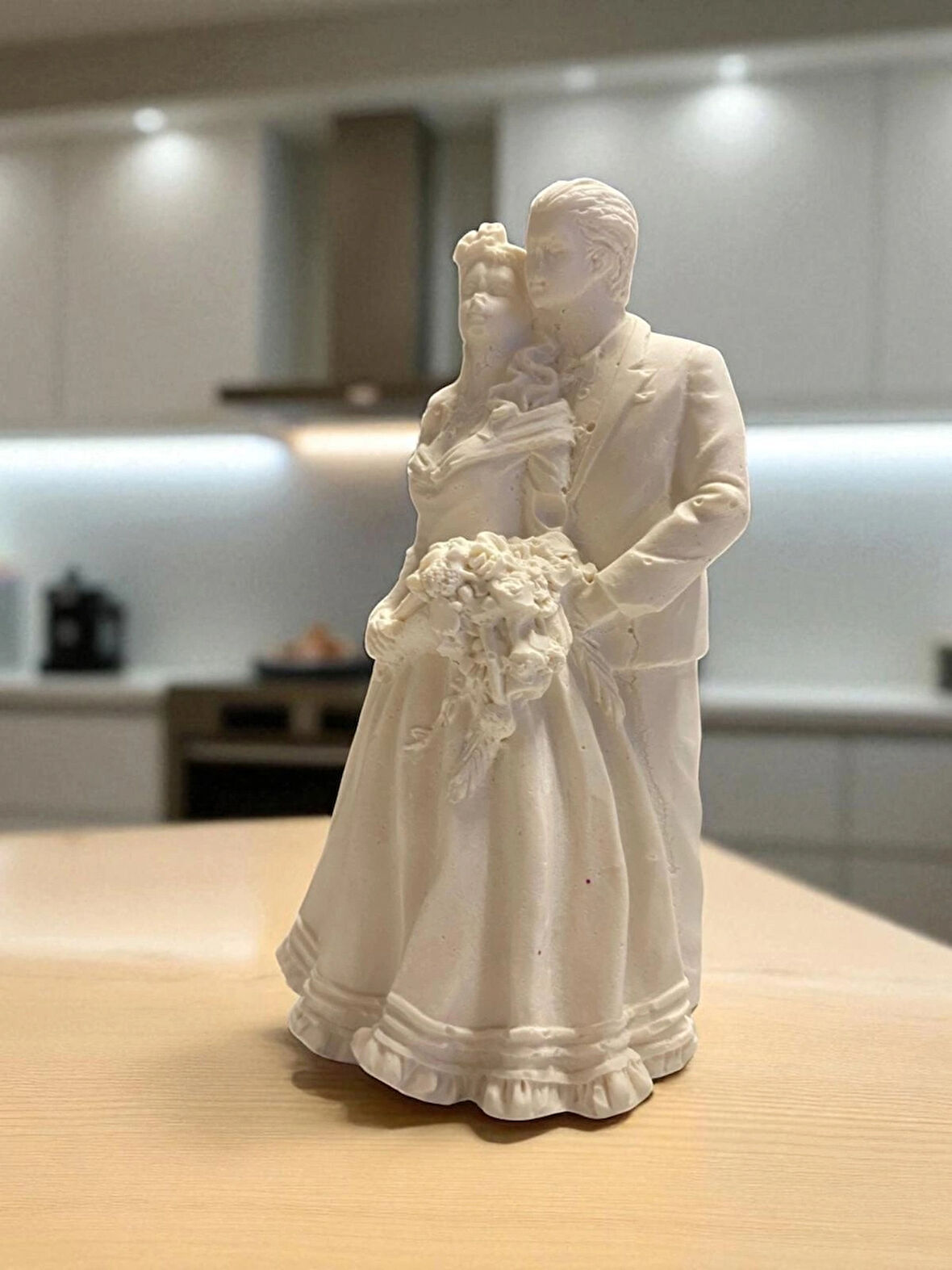 Beyaz Seramik Gelin Damat Biblo – Dekoratif Süs Objesi
