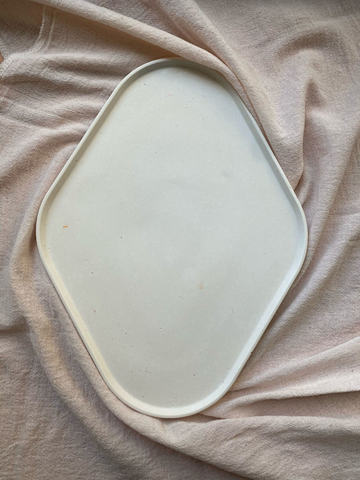 Taş Tozu El Yapımı Nişanlık Sunumluk ve Mumluk Oval Dörtgen Tepsi – Şık Dekoratif Tasarım (30x23 cm)