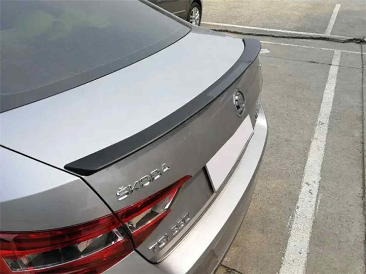 Skoda Superb Rs boyalı spoiler (Pianoblack) 2015-2019 arası