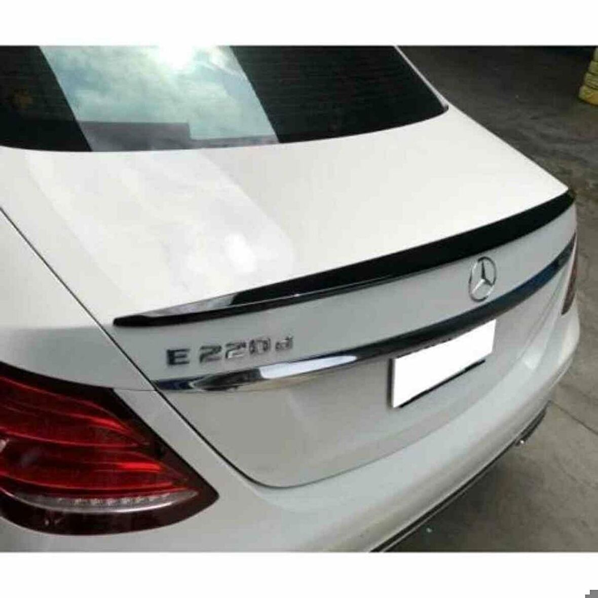 Mercedes w213 boyalı (Pianoblack) spoiler 2016 sonrası