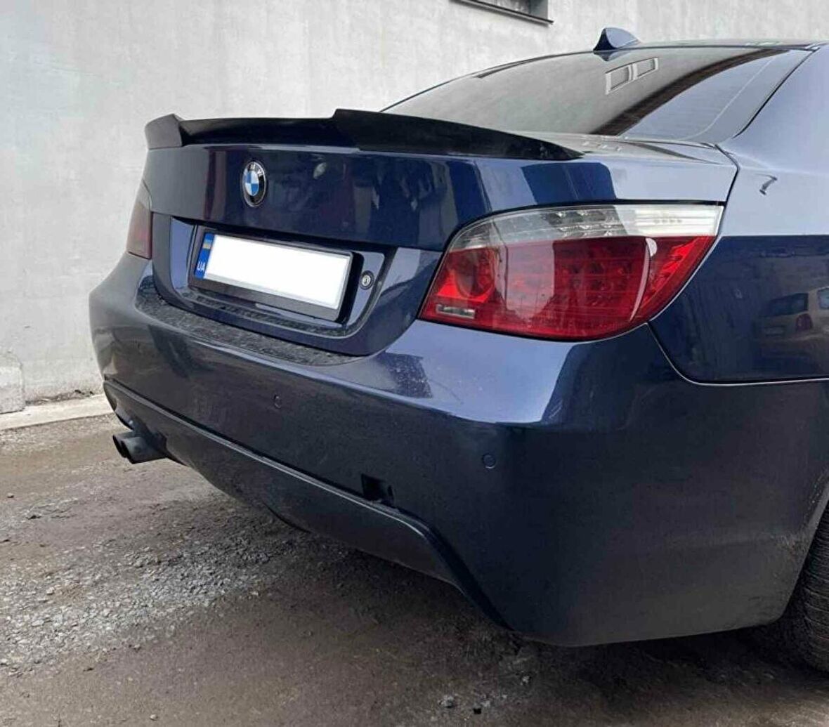 Bmw E60 boyalı (Pianoblack) M4 spoiler 2003-2009 arası