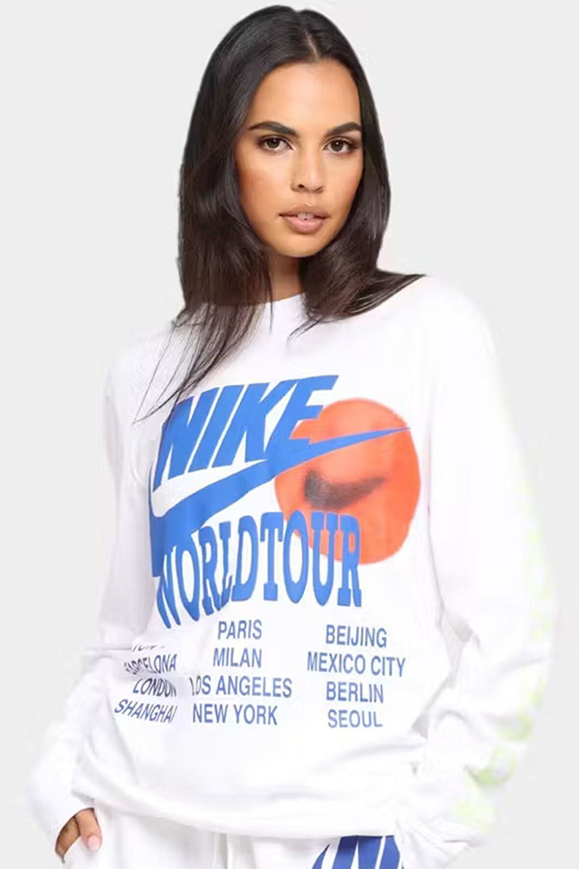 Nike Sportswear World Tour 2 Long Sleeve Reflector Büyük Beden Unisex Baskılı Reflektörlü Sweatshirt Beyaz