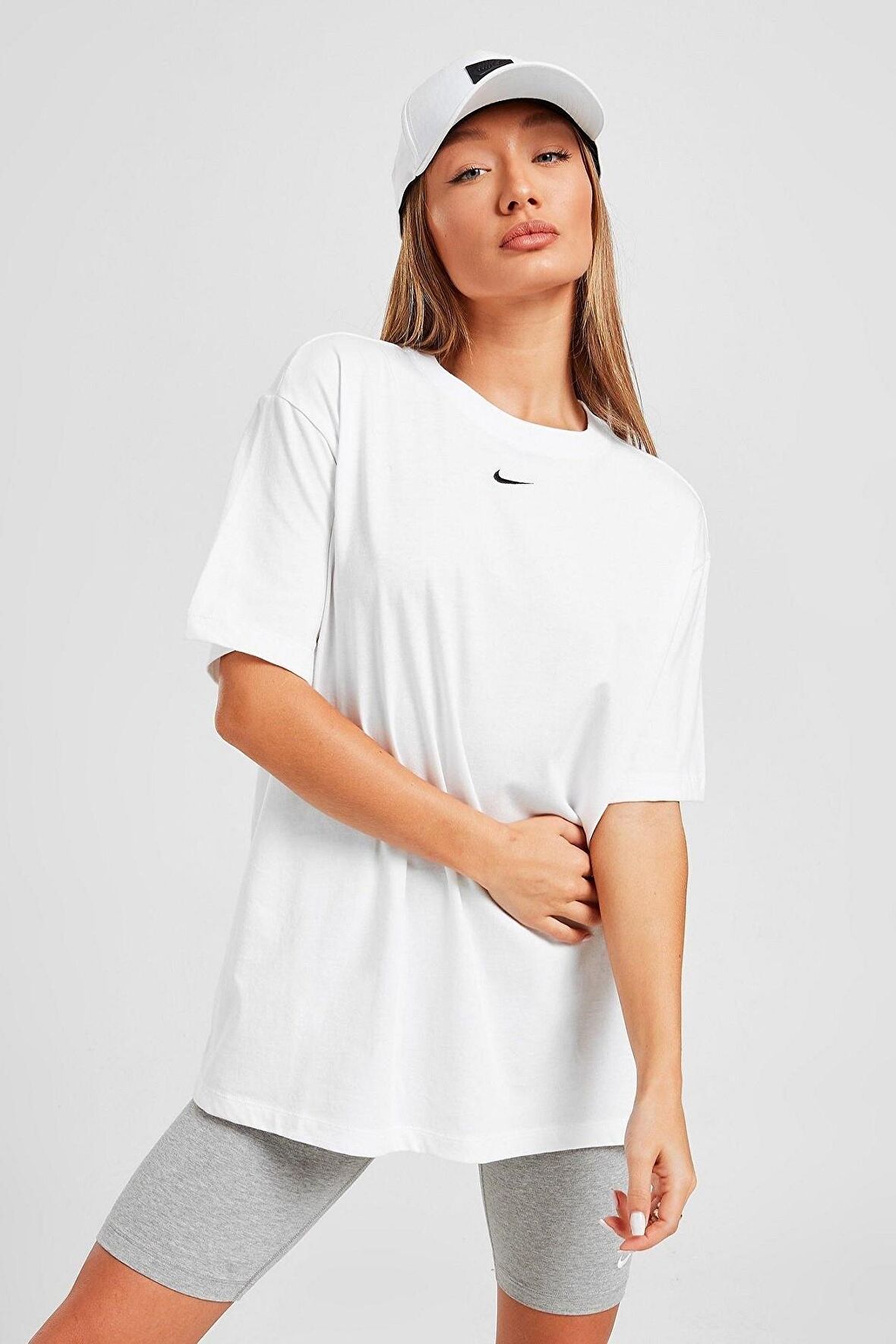 Nike Sportswear Oversized T-Shirt Unisex Nakış Swooslu Beyaz Tişört