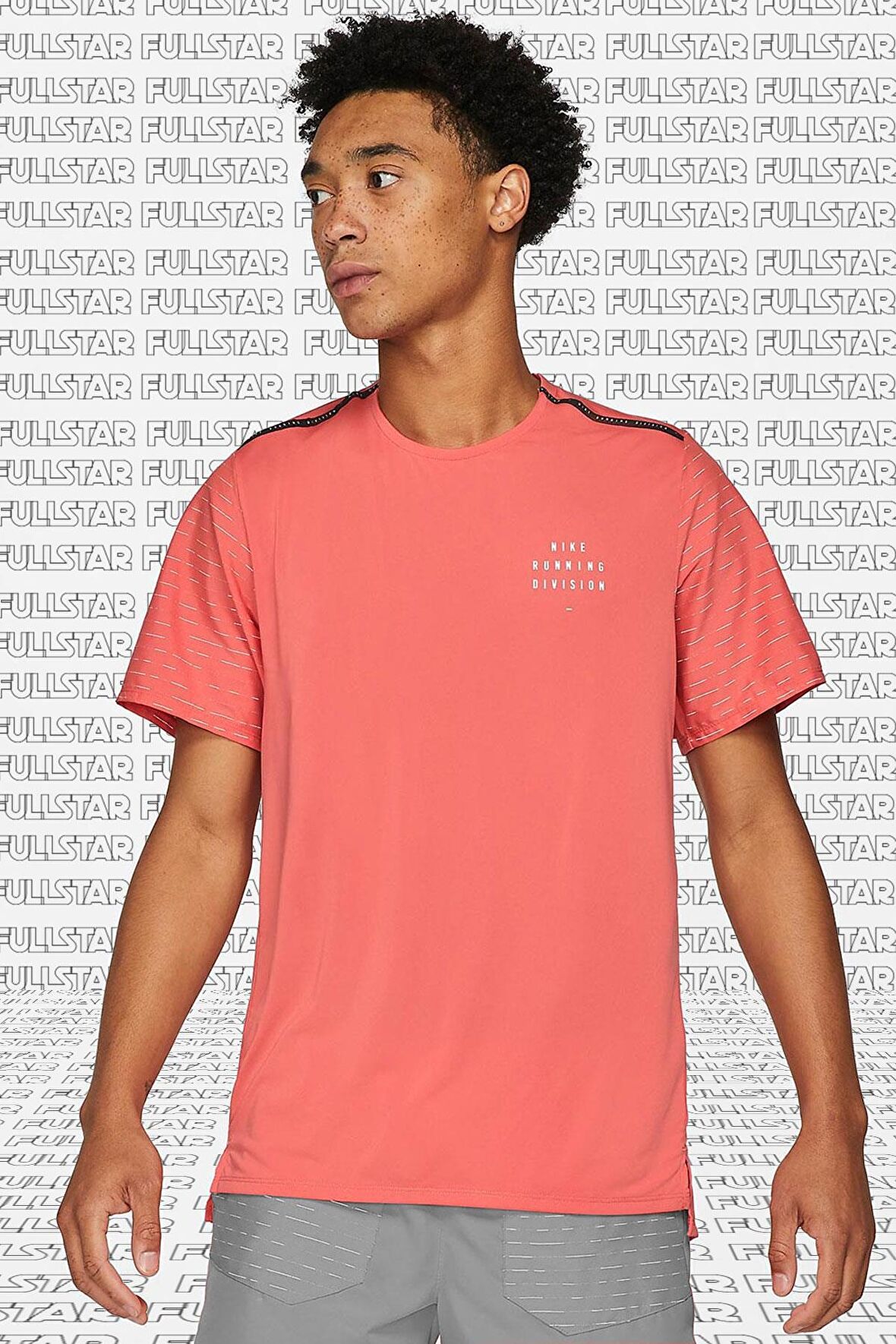 Nike Rise 365 Run Division Short Sleeve Reflectörlü Erkek Koşu Tişörtü Pembe