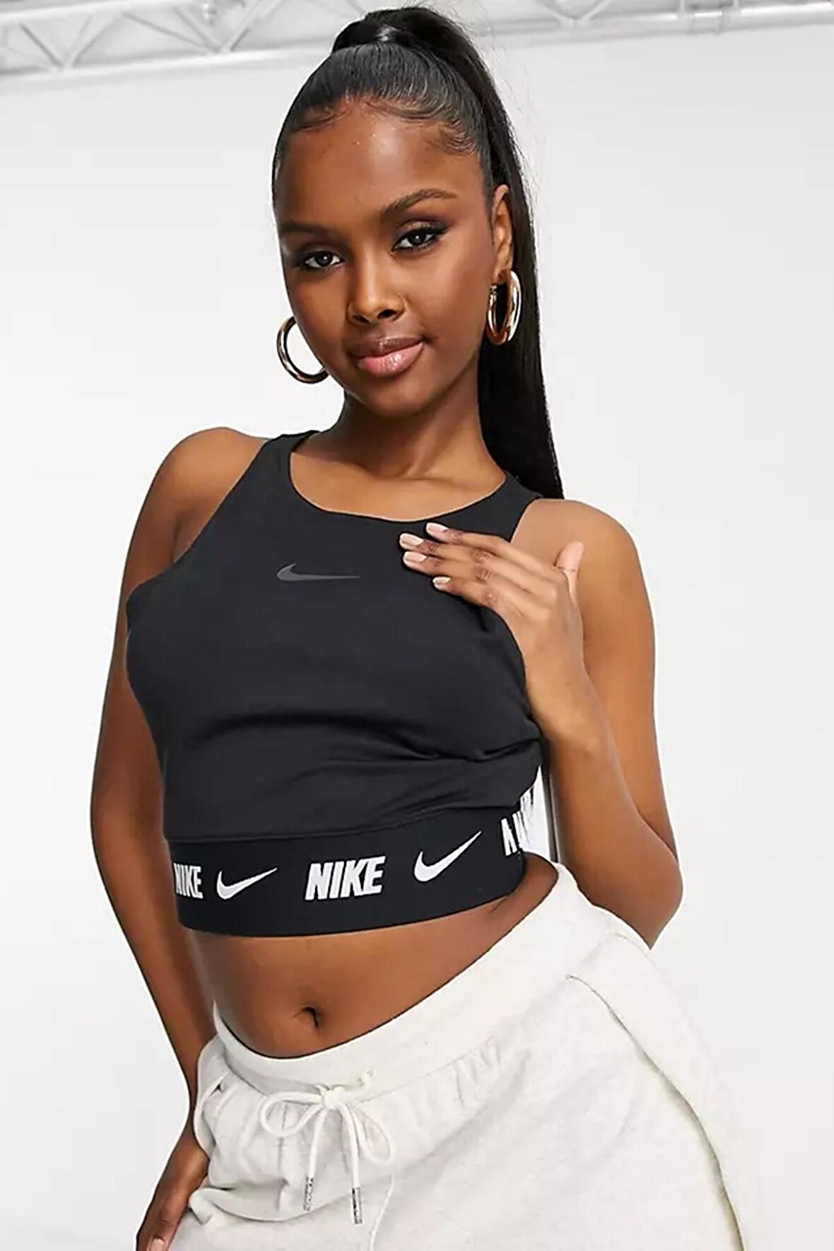 Nike Sportswear Logolu Bantlı Crop Top Siyah Kısa Atlet