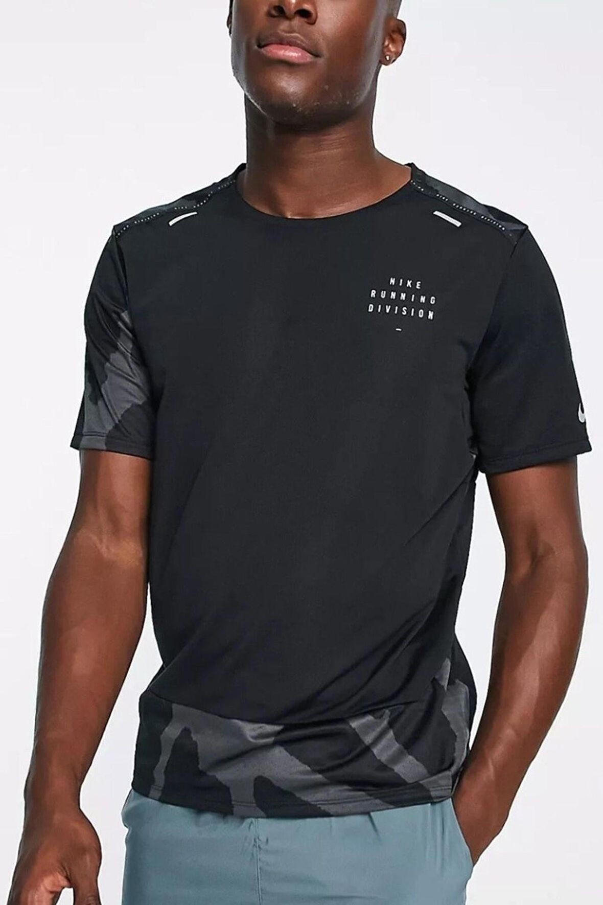 Nike Dri Fit Run Division Rise 365 Graphic Short Sleeve Reflectörlü Siyah Koşu Tişörtü