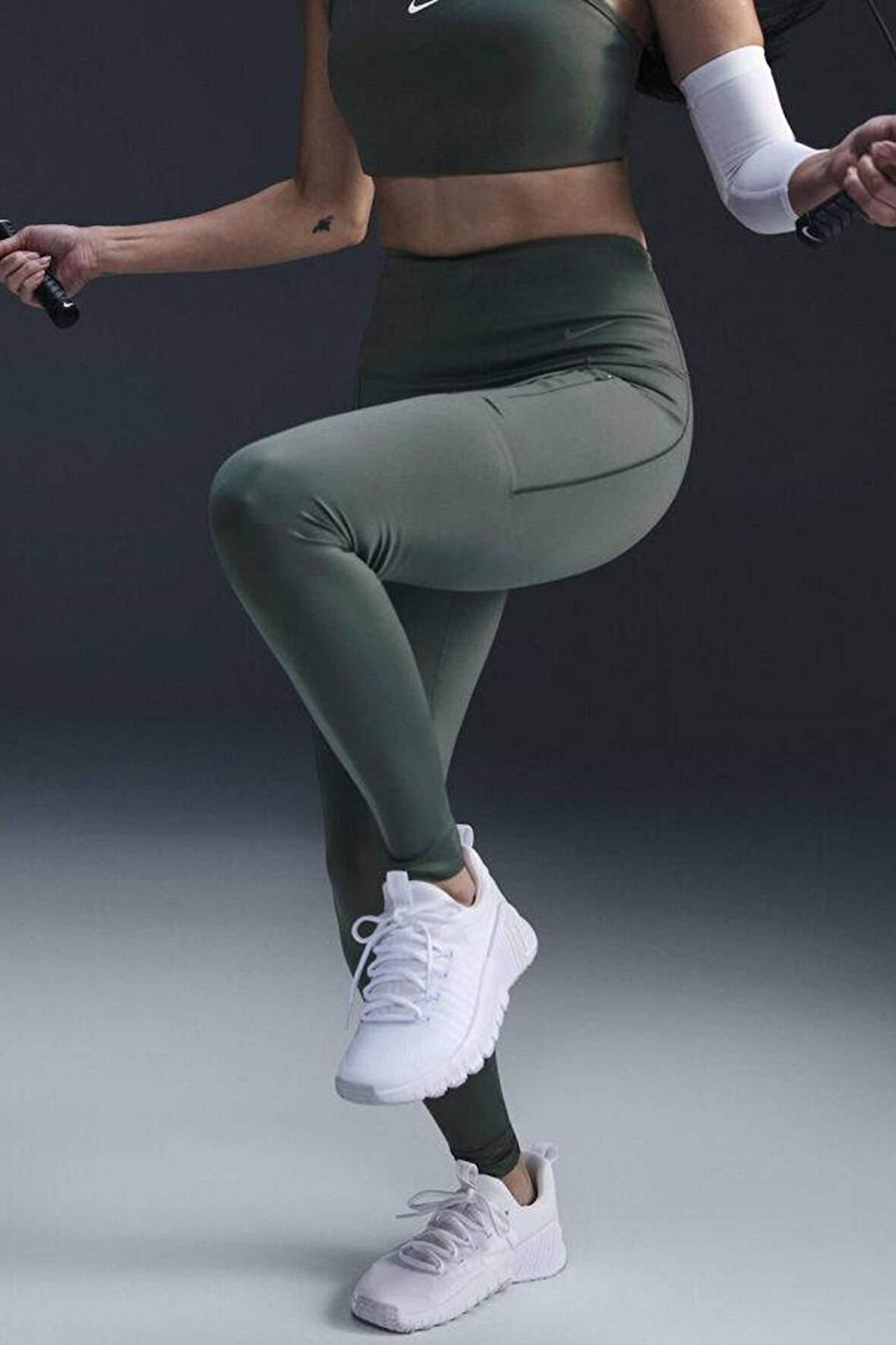 Nike Go Firm Support High Rise Full Length Kadın 6 Cepli Lazer Kesim Antreman Taytı Koyu Yeşil