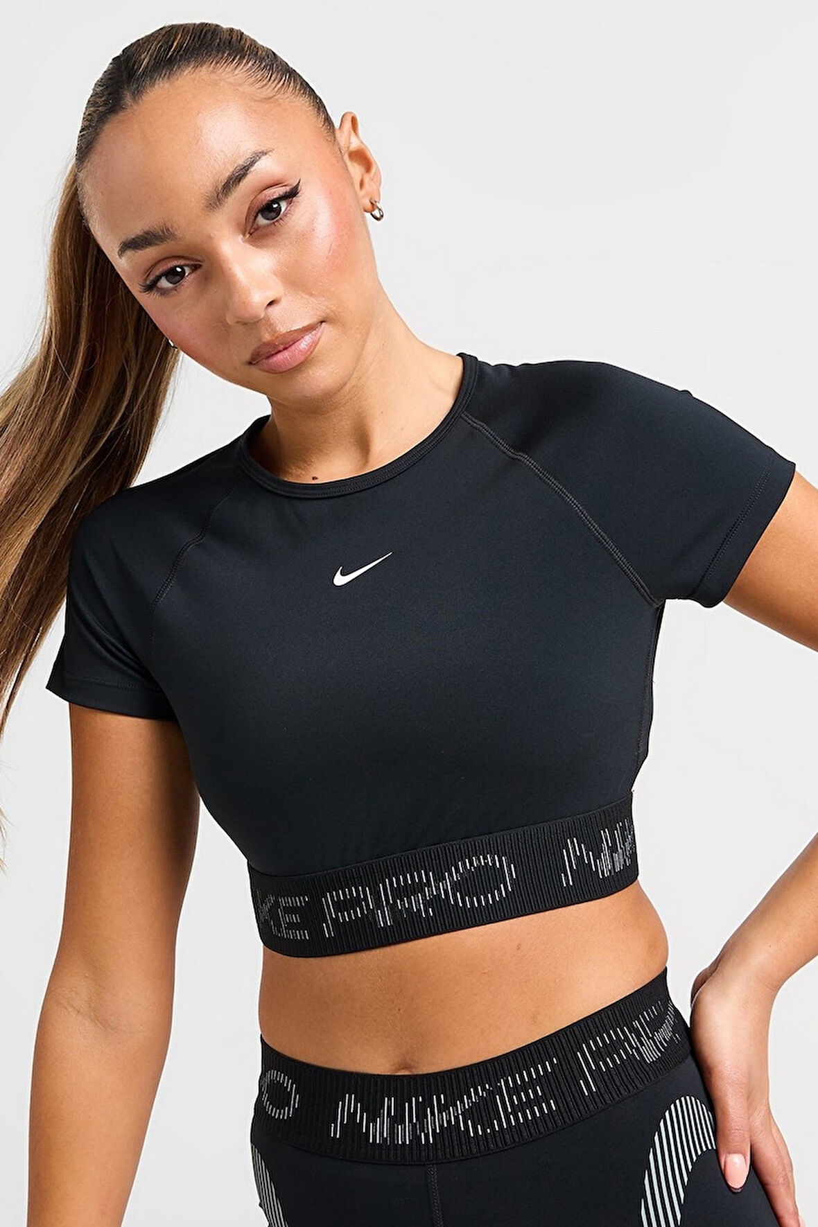 Nike Pro Dri Fit Short Sleeve Cropped Graphic Tight Fit Top Kadın Sıkı Kesim Kısa Tişört Siyah