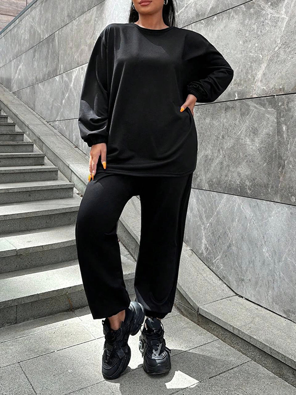 Kadın Büyük Beden Düz Siyah İkiiplik Cepli Uzun Kol Eşofman Takımı