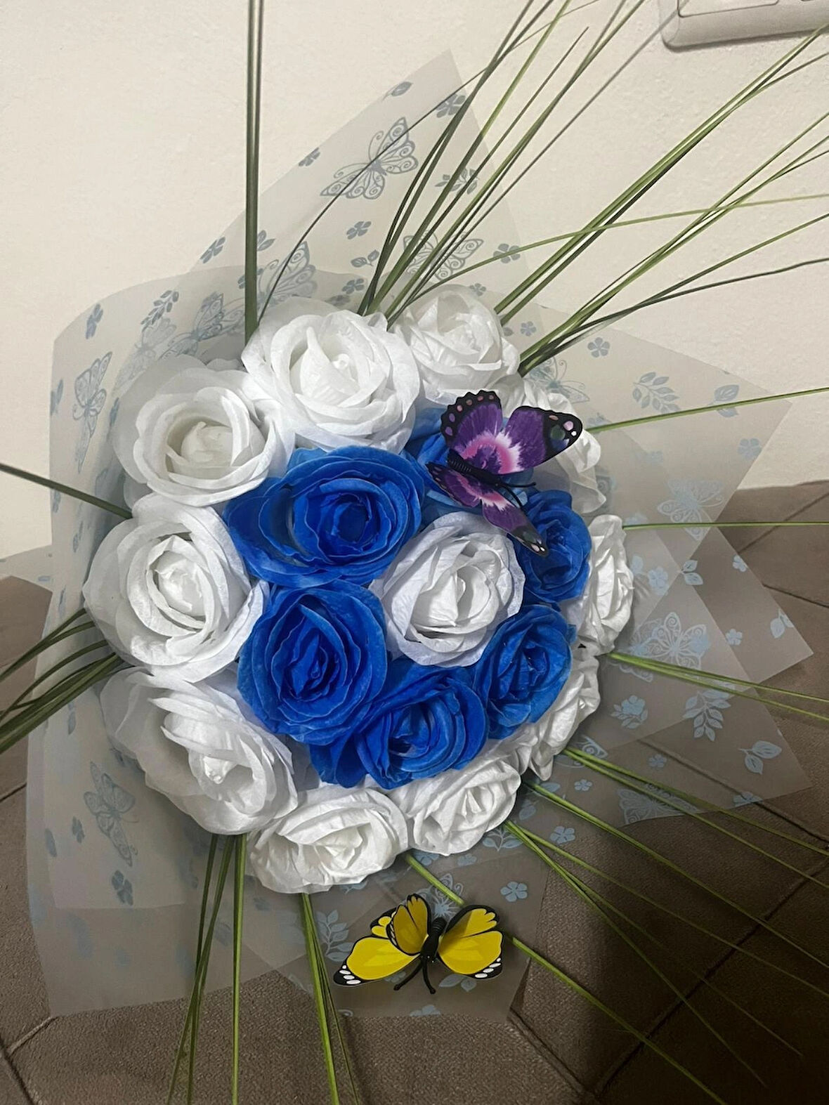 KAYZEN Mavi beyaz gül Buket’i