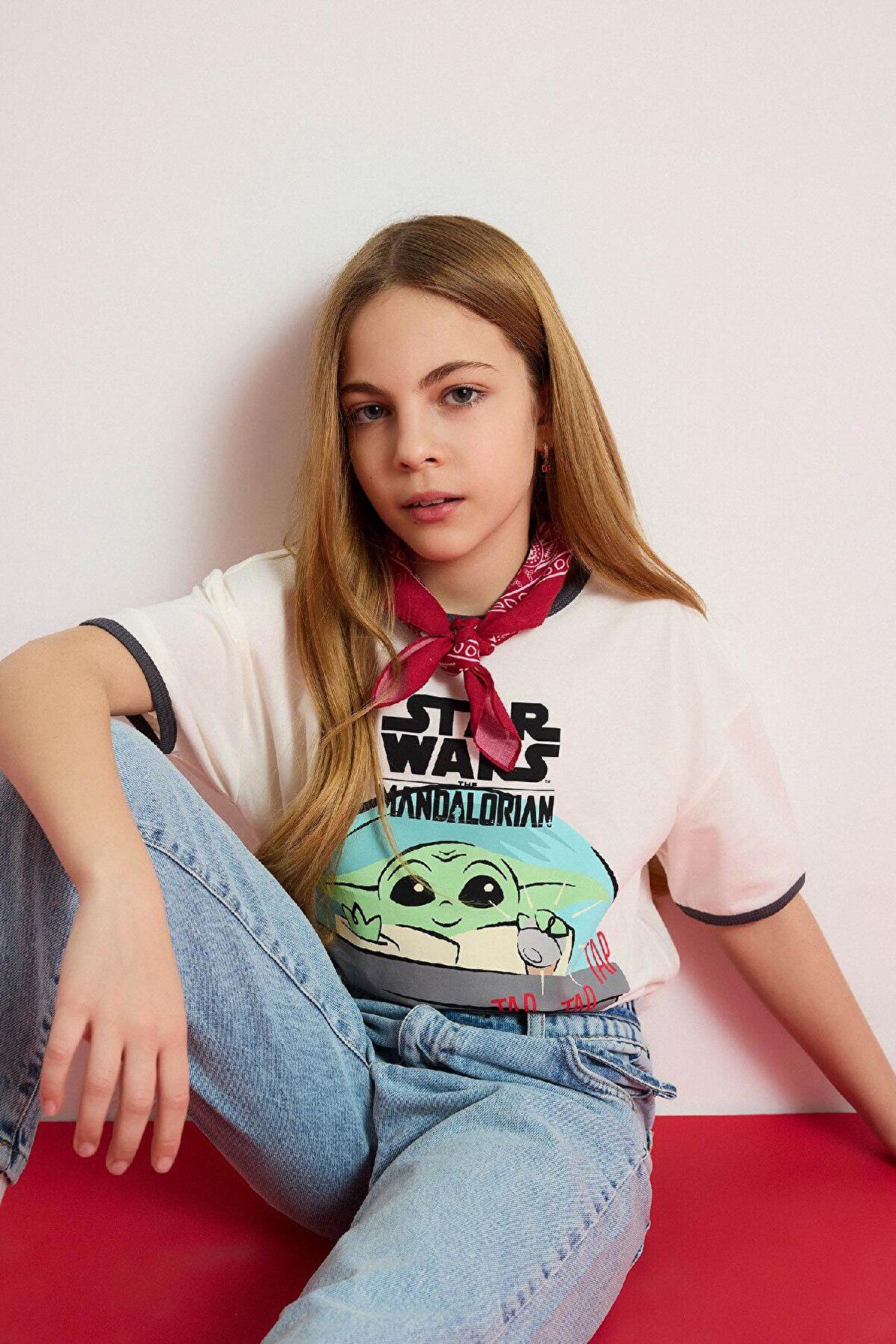 DeFacto Kız Çocuk Star Wars-Mandalorian Relax Fit Bisiklet Yaka Ribana Kısa Kollu Tişört E0478A825SPER99