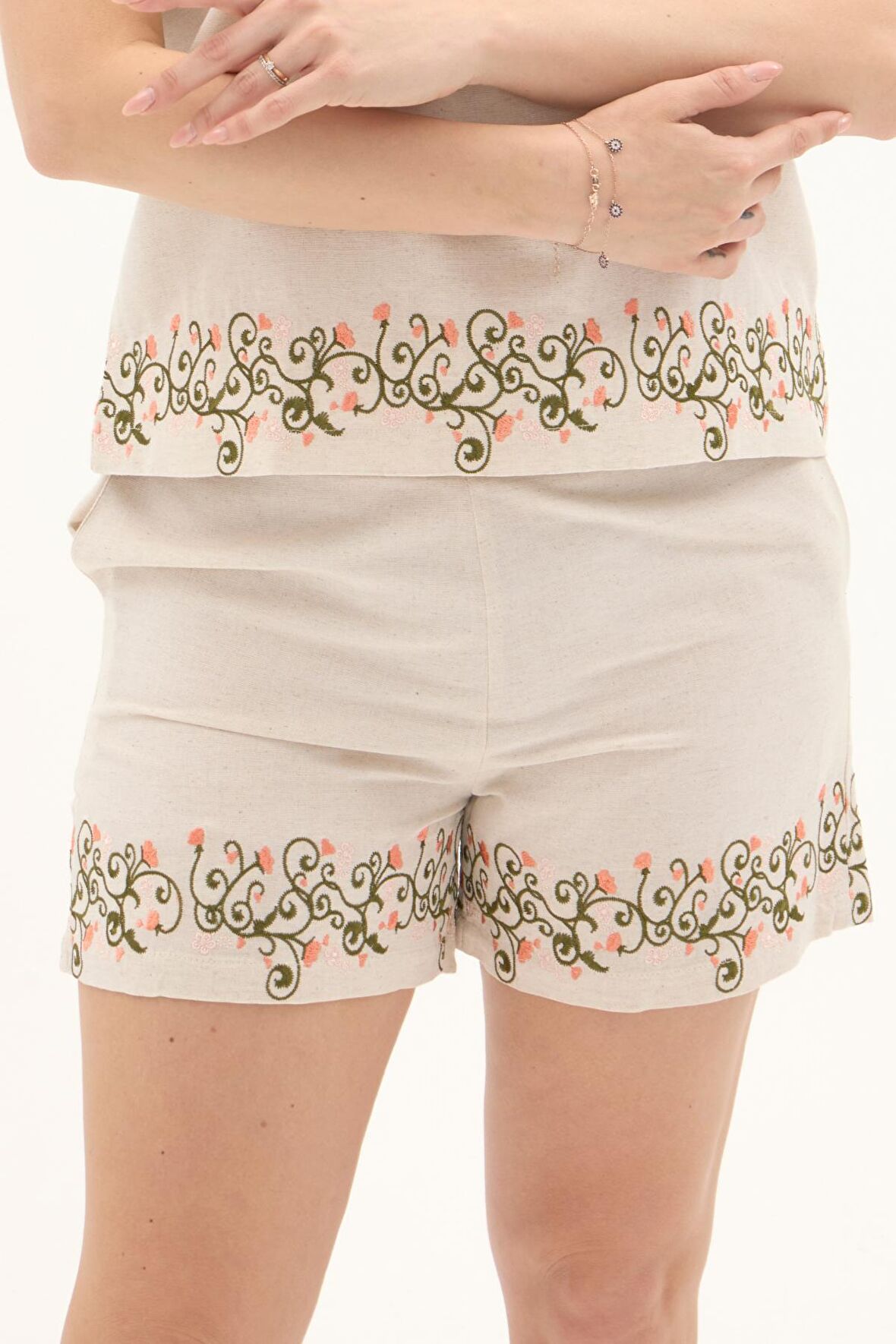 Krem Nakışlı Keten Yazlık Kısa Kadın Şort
