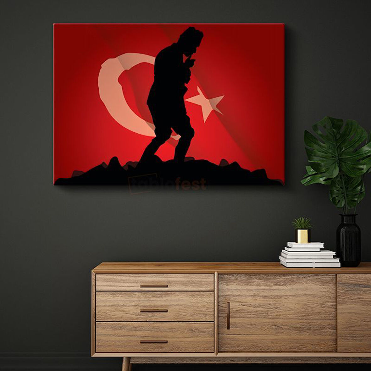 Kırmızı Siluet - Bayrak Fonlu Tasarım Kanvas Tablo