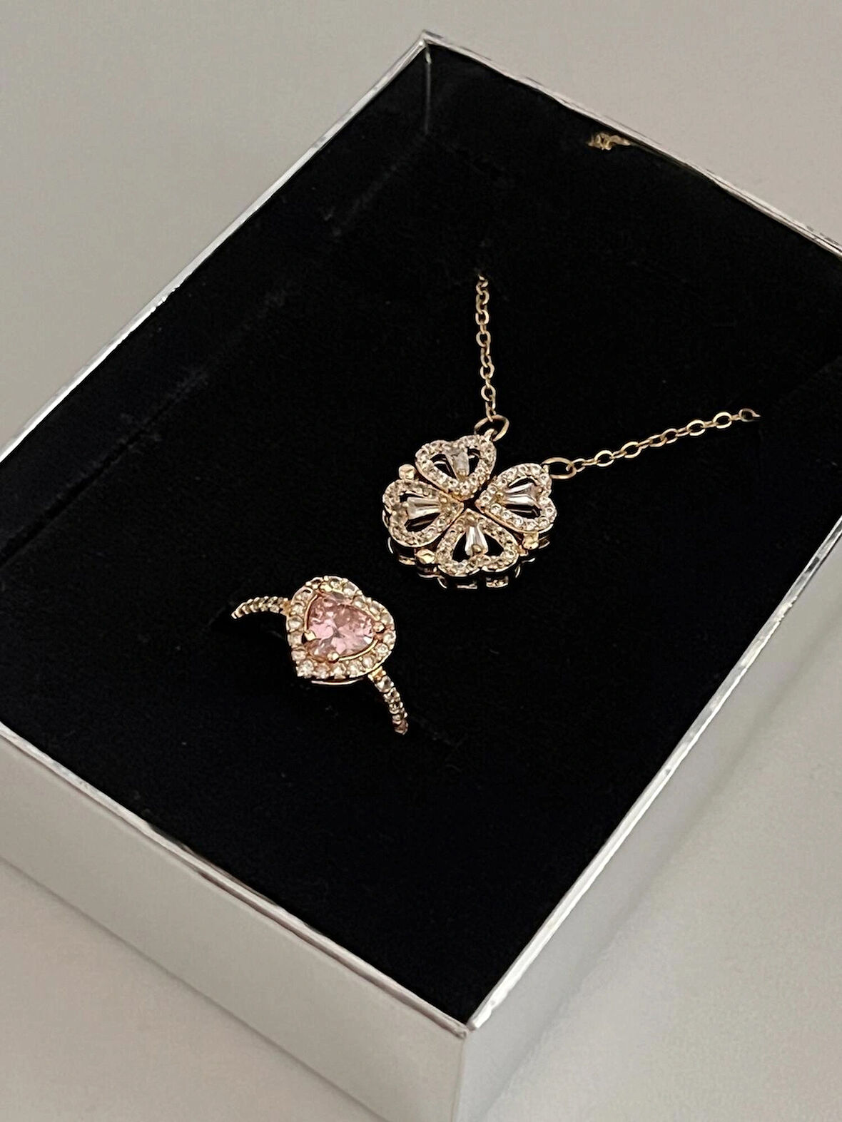14 ayar kaplama çelik açılır kalpli yonca kolye ve pandora model ciddi ilişki yüzüğü