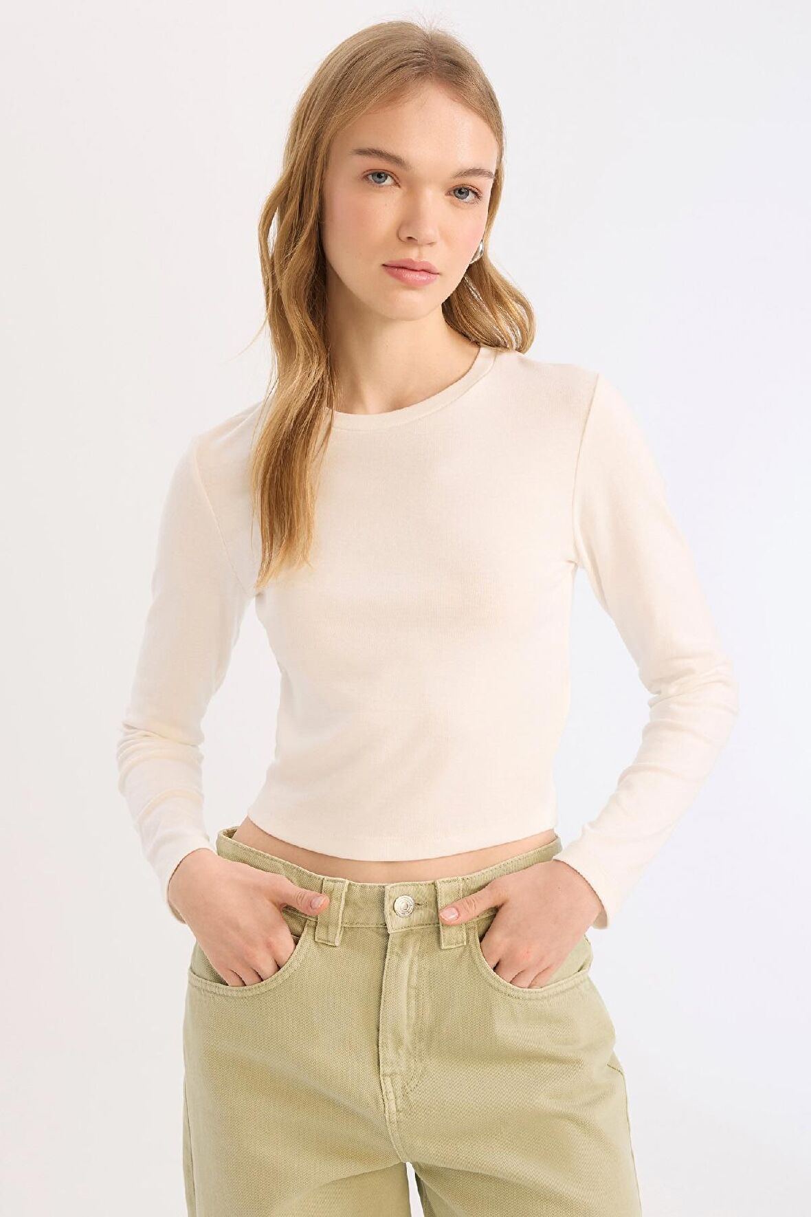 DeFacto Coool Fitted Bisiklet Yaka Ribana Basic Düz Uzun Kollu Beyaz Tişört C8190AX24AUWT32